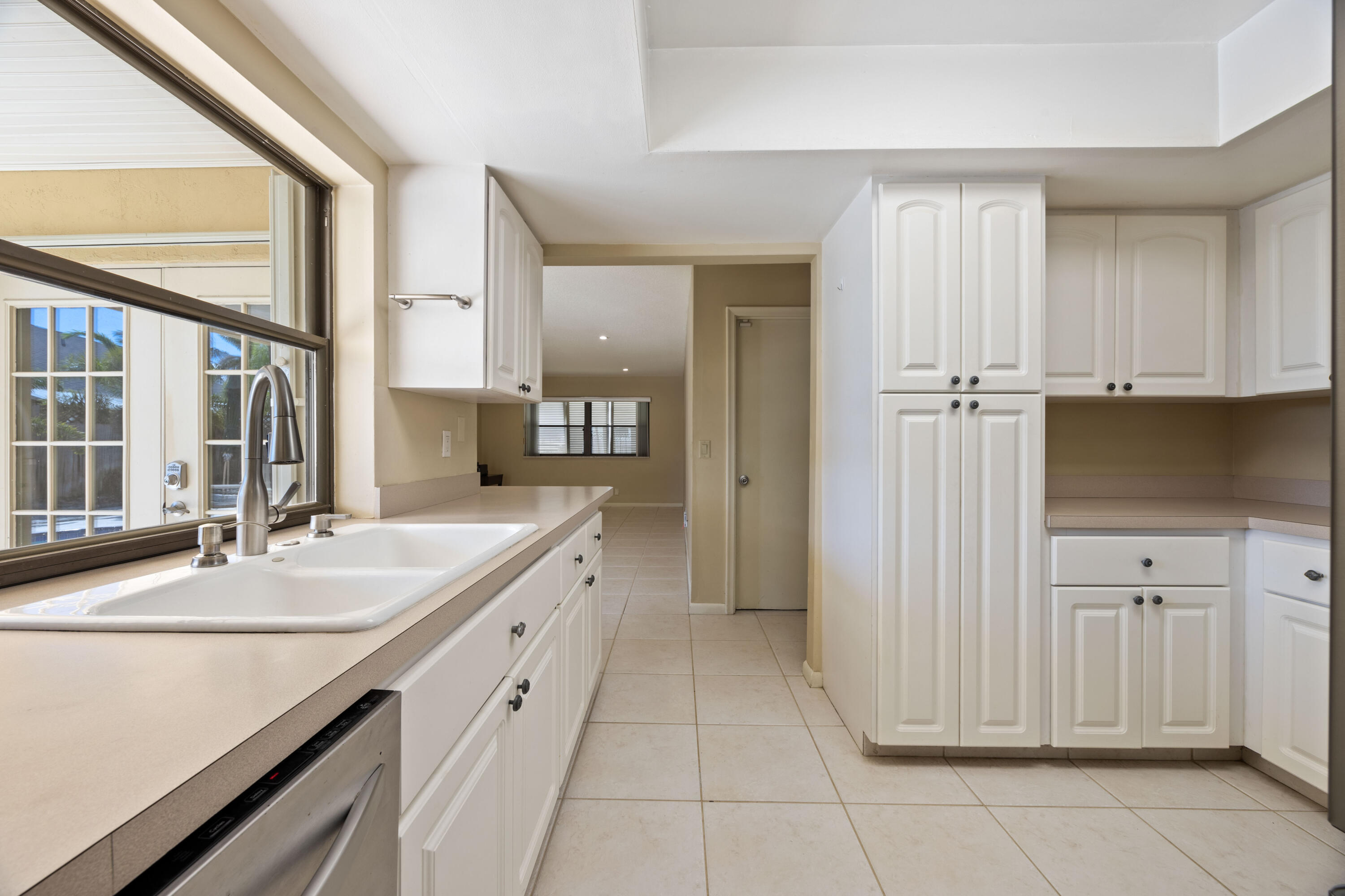 Lake Worth, Florida, 33462, United States, 3 Bedrooms Bedrooms, ,2 BathroomsBathrooms,Residential,For Sale,1966496