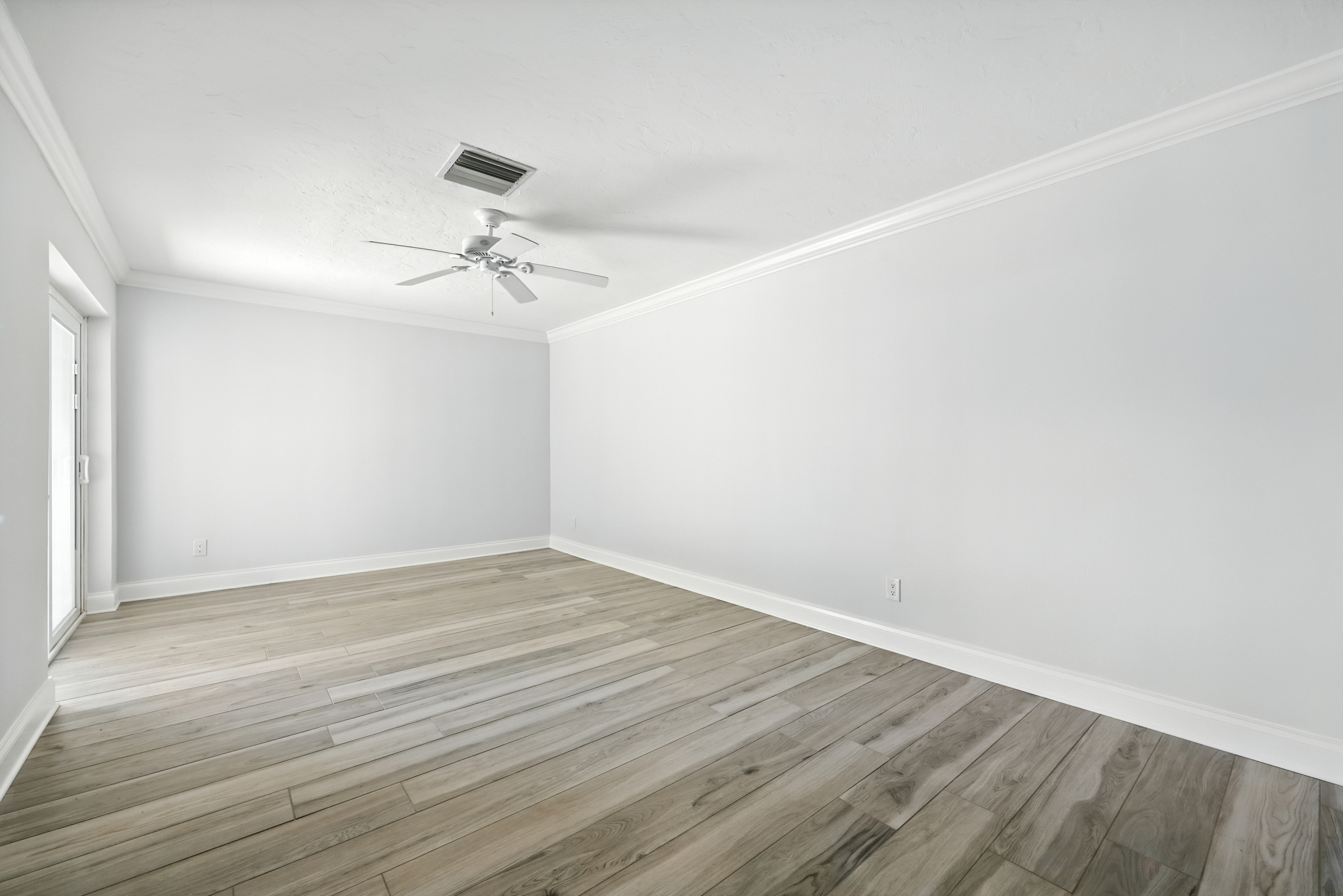 St. Petersburg, Florida, 33708, United States, 2 Bedrooms Bedrooms, ,2 BathroomsBathrooms,Residential,For Sale,1976301