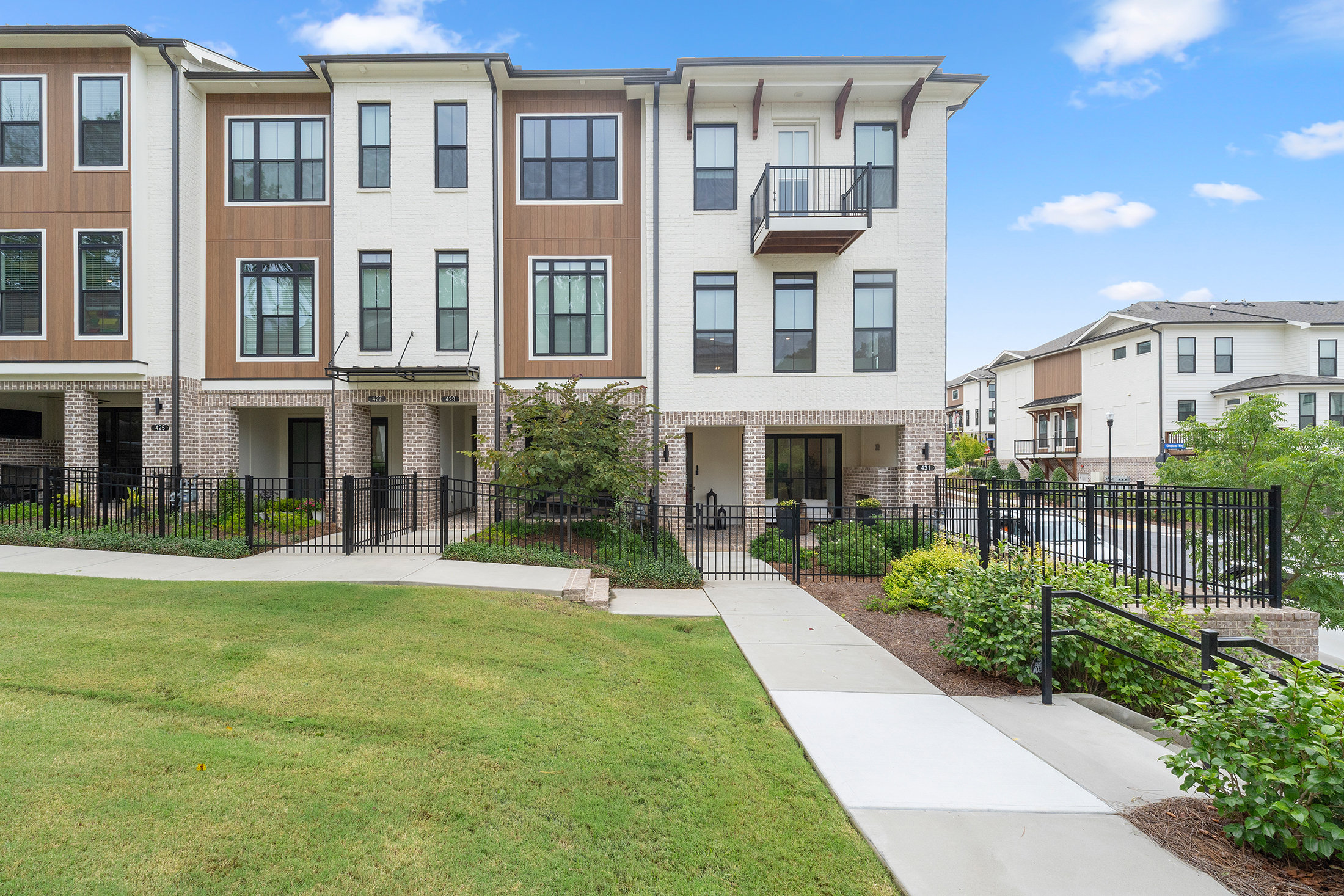  Welcome to One of the Most Desirable Locations and Homes in Upscale Ecco Park - 物件實景