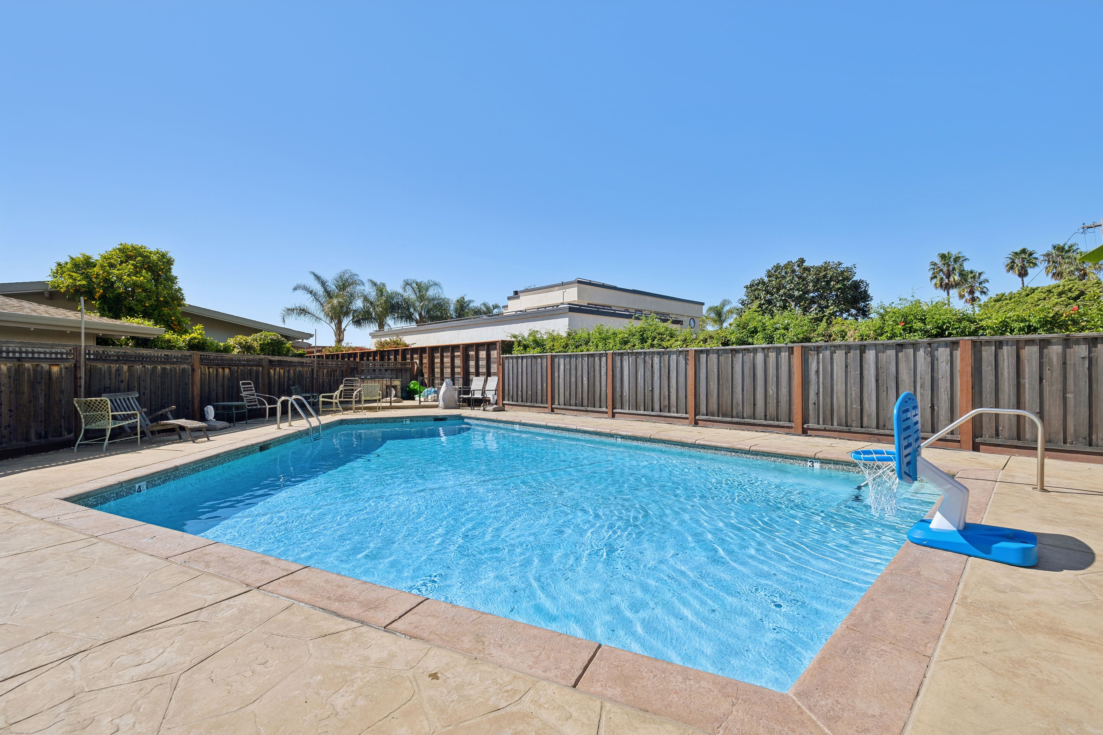  Tastefully Remodeled One-Level Condominium - 物件實景