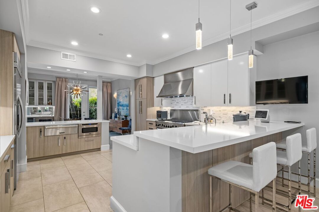 Los Angeles, California, 90094, United States, 3 Bedrooms Bedrooms, ,4 BathroomsBathrooms,Residential,For Sale,1947041