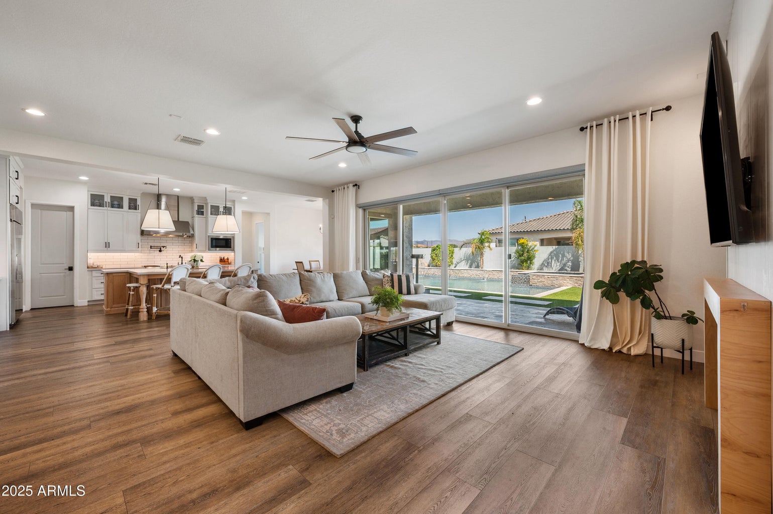 Mesa, Arizona, 85212, United States, 5 Bedrooms Bedrooms, ,5 BathroomsBathrooms,Residential,For Sale,1981050