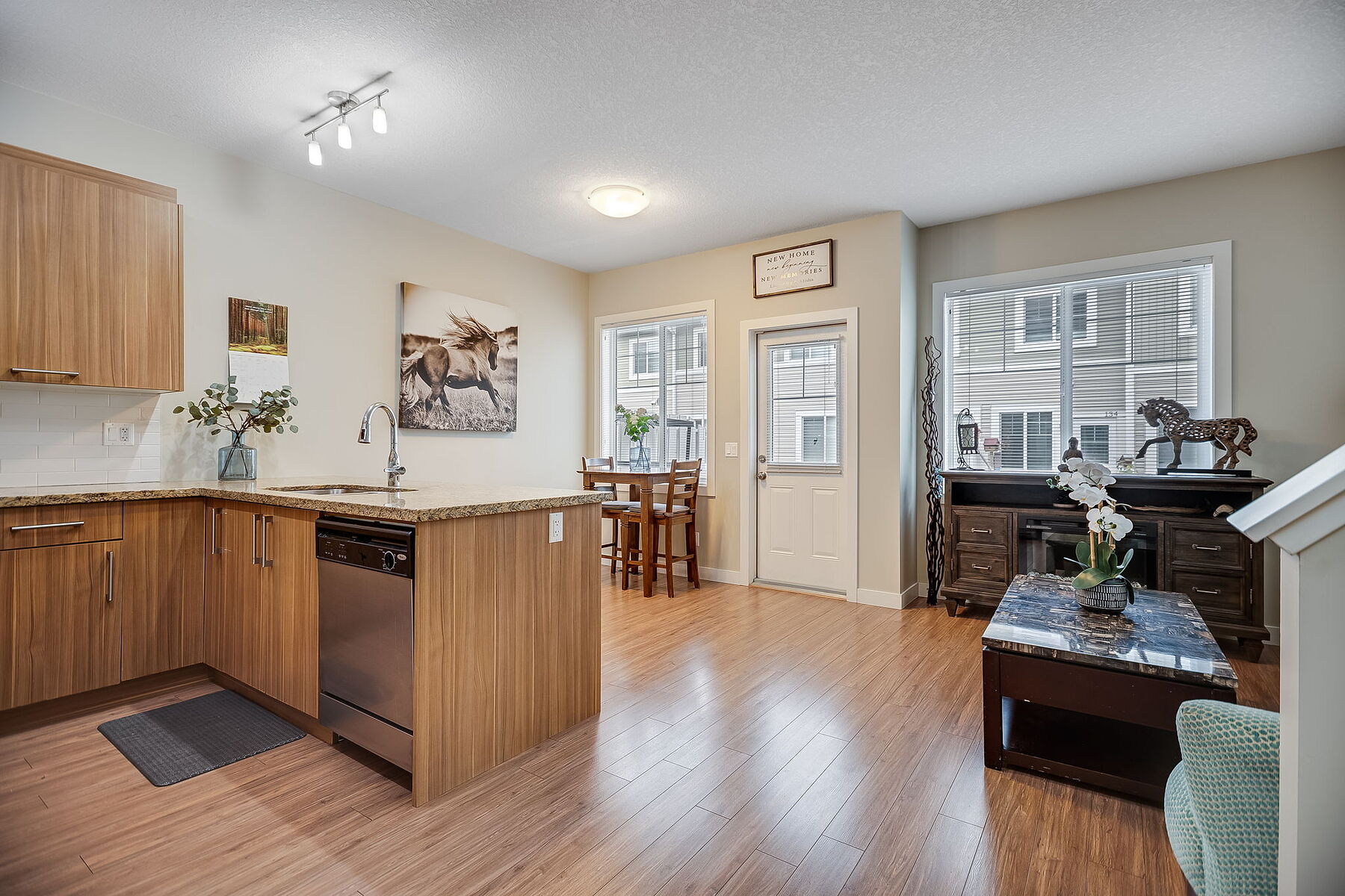  Chestermere, Rocky View - 物件實景