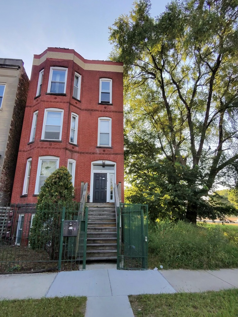 Chicago, Illinois, 60637, United States, 10 Bedrooms Bedrooms, ,Residential,For Sale,1947843