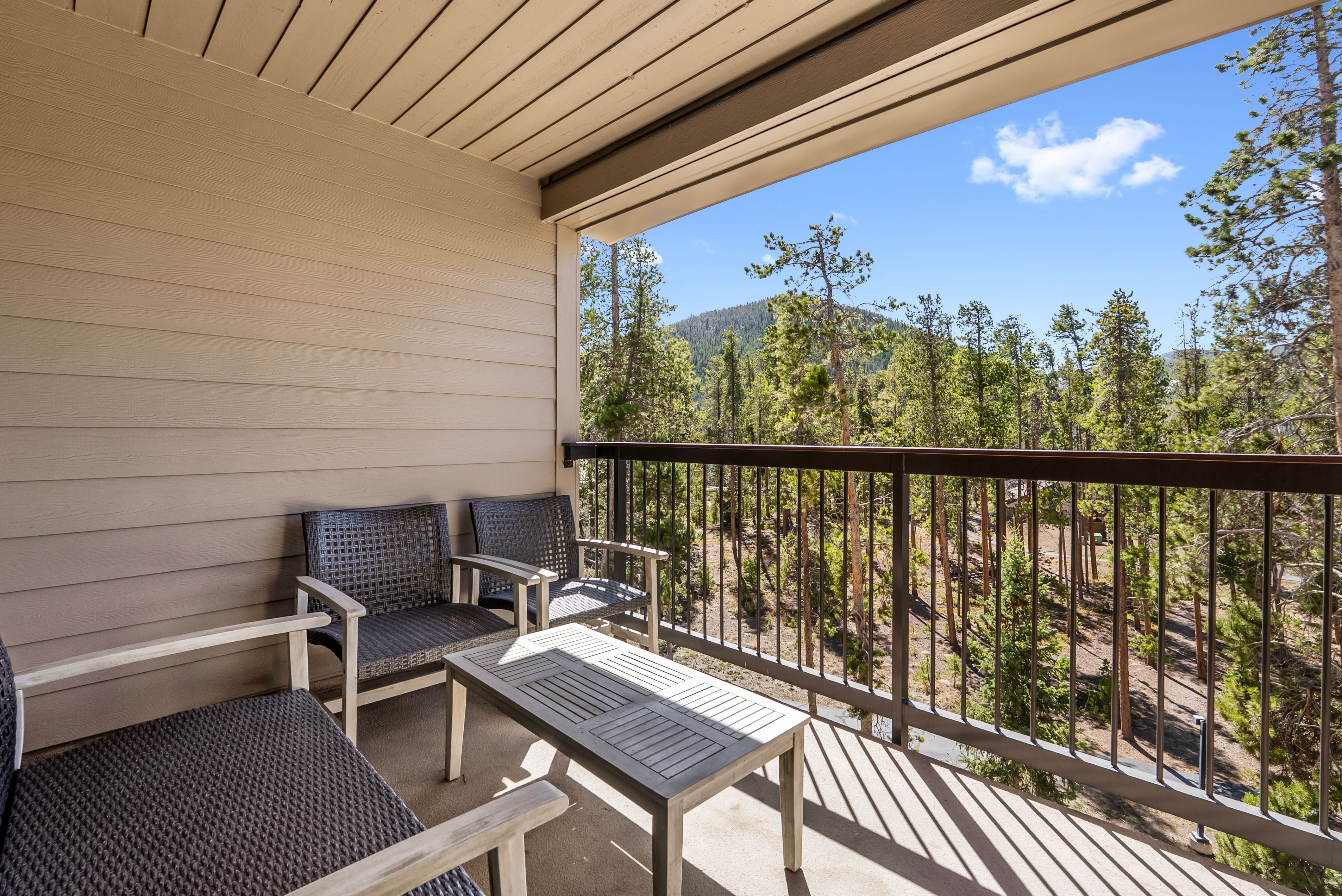  A Spacious and Light-filled Mountain Retreat - 物件實景