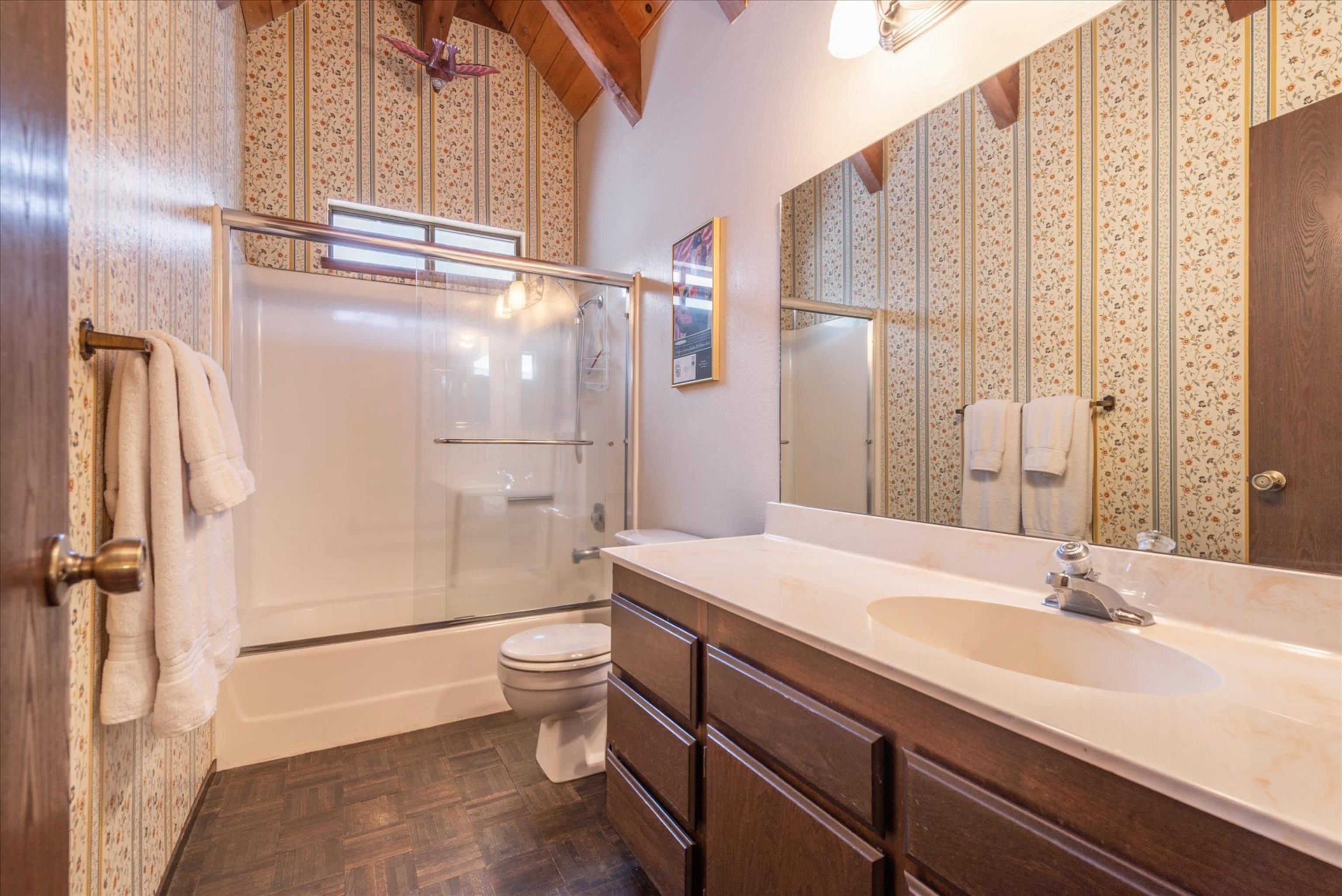 Truckee, California, 96161, United States, 3 Bedrooms Bedrooms, ,2 BathroomsBathrooms,Residential,For Sale,1938852