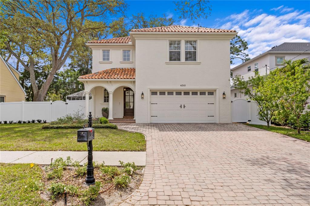 Tampa, Florida, 33629, United States, 4 Bedrooms Bedrooms, ,4 BathroomsBathrooms,Residential,For Sale,1885356