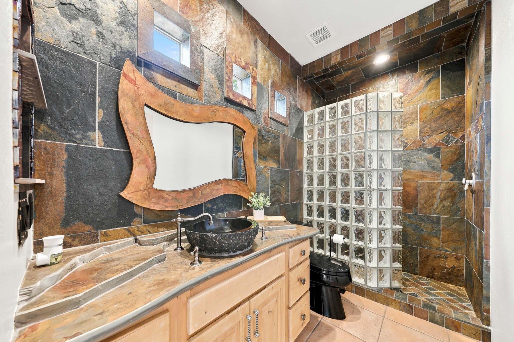  1732 E Gelding Dr¦Phoenix, AZ - 物件實景