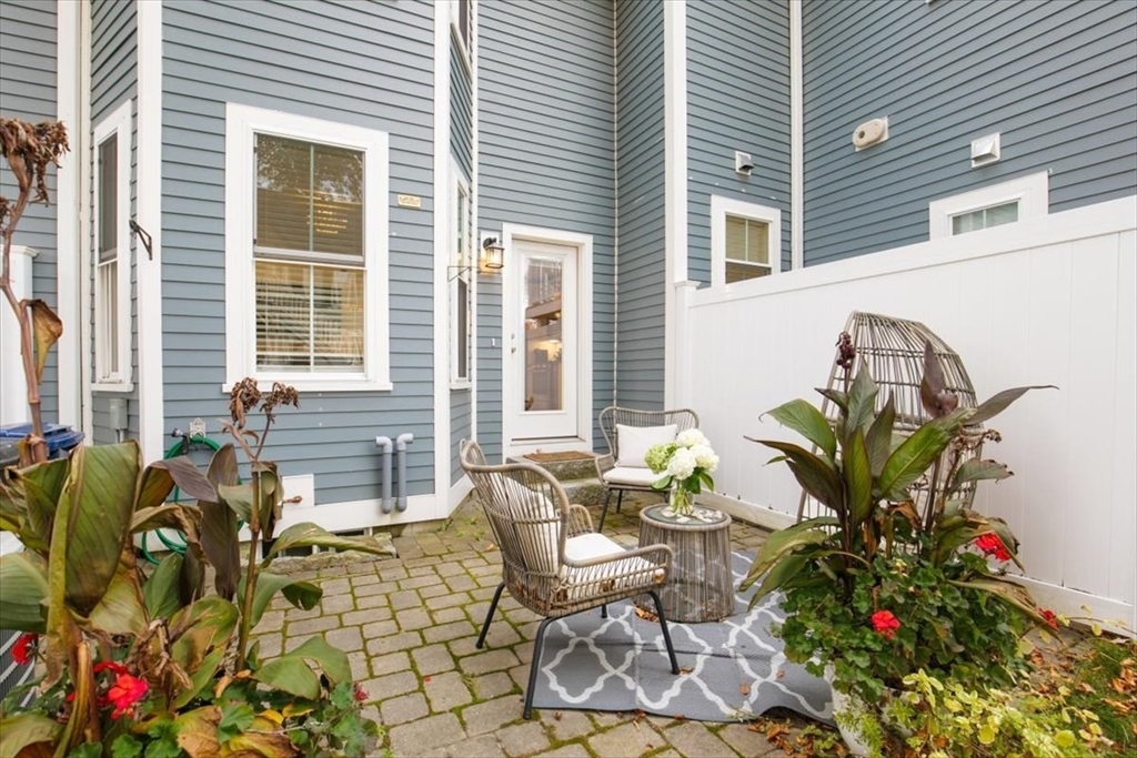 Danvers, Massachusetts, 01923, United States, 2 Bedrooms Bedrooms, ,3 BathroomsBathrooms,Residential,For Sale,1994668