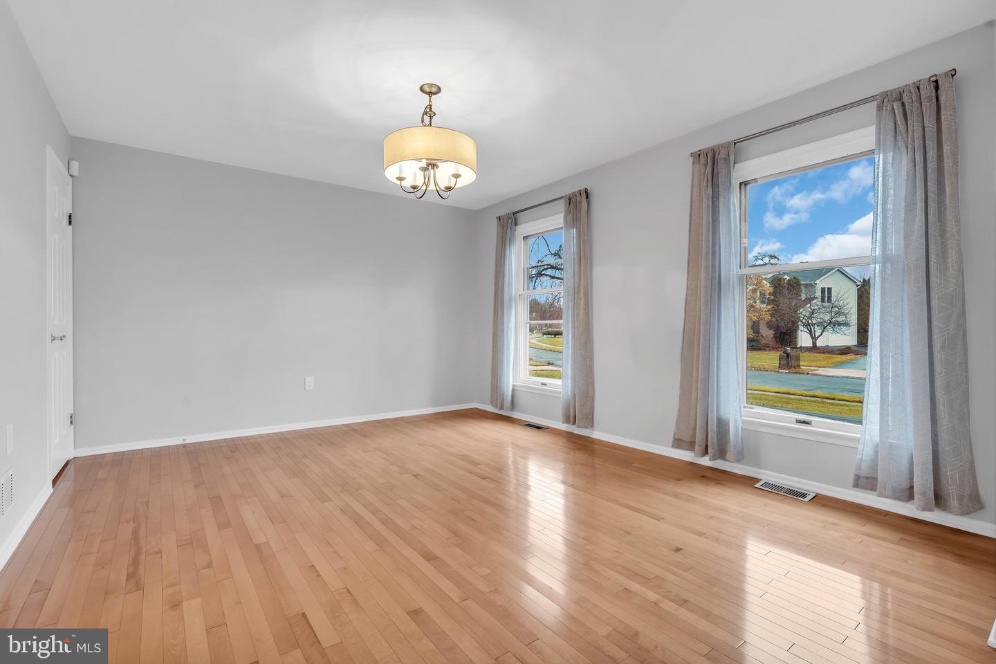 Princeton Junction, New Jersey, 08550, United States, 4 Bedrooms Bedrooms, ,4 BathroomsBathrooms,Residential,For Sale,2003201