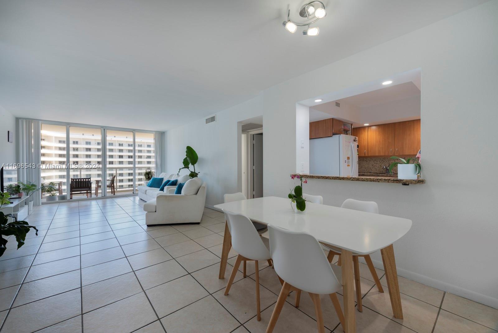 Miami Beach, Florida, 33140, United States, 2 Bedrooms Bedrooms, ,2 BathroomsBathrooms,Residential,For Sale,1712479