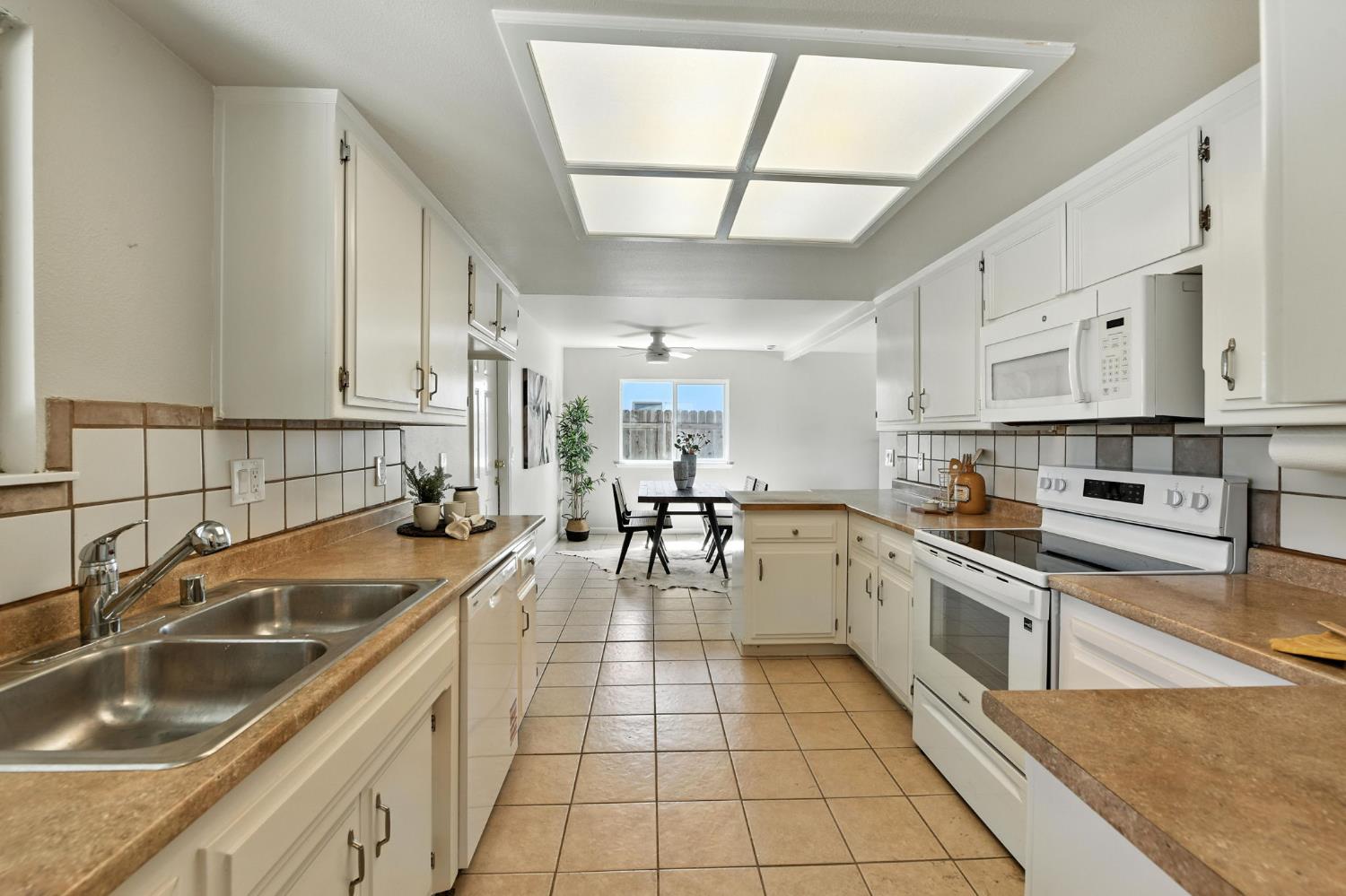 Roseville, California, 95678, United States, 4 Bedrooms Bedrooms, ,2 BathroomsBathrooms,Residential,For Sale,1891756