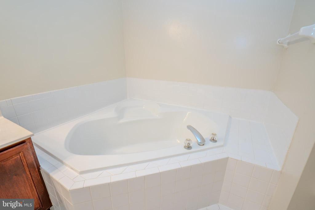 Princeton, New Jersey, 08540, United States, 4 Bedrooms Bedrooms, ,4 BathroomsBathrooms,Residential,For Sale,1938433