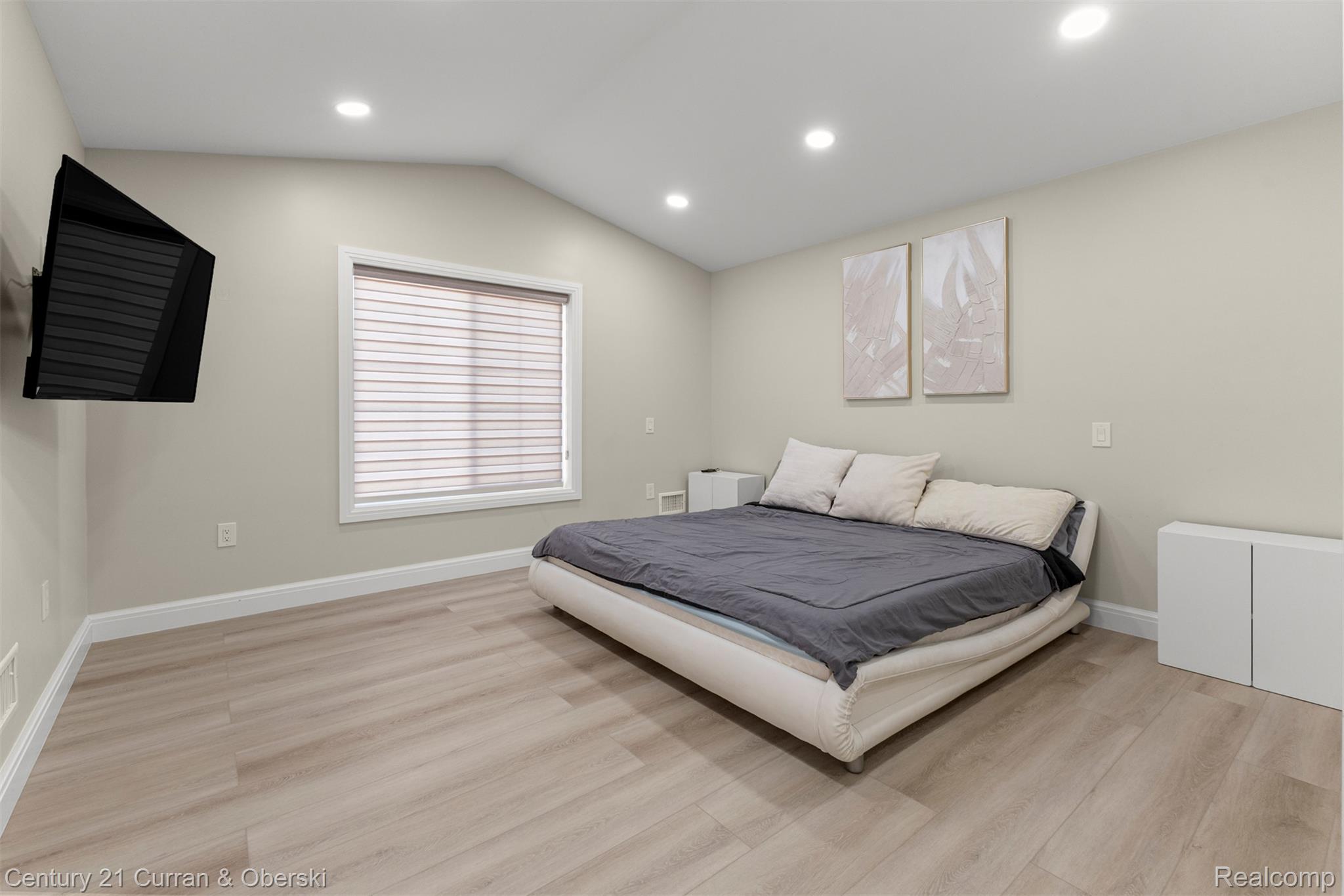 Dearborn Heights, Michigan, 48127, United States, 3 Bedrooms Bedrooms, ,4 BathroomsBathrooms,Residential,For Sale,2015312