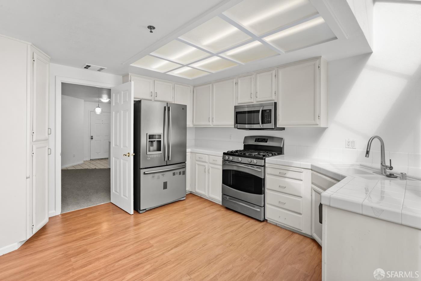 Daly City, California, 94014, United States, 2 Bedrooms Bedrooms, ,3 BathroomsBathrooms,Residential,For Sale,1938525