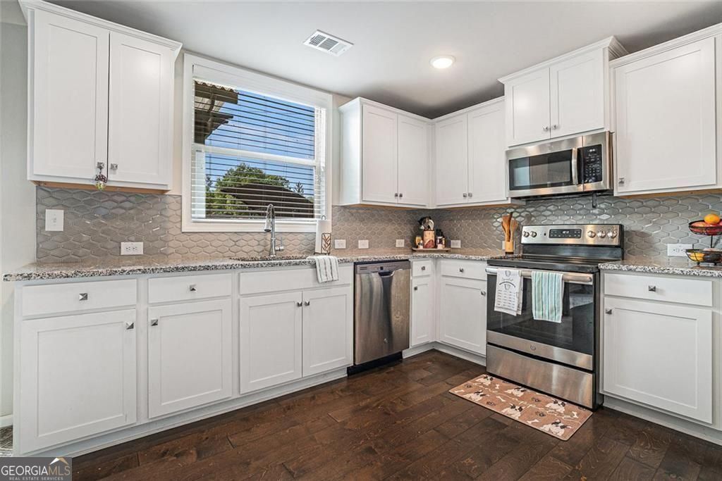 Auburn, Georgia, 30011, United States, 5 Bedrooms Bedrooms, ,3 BathroomsBathrooms,Residential,For Sale,1858924