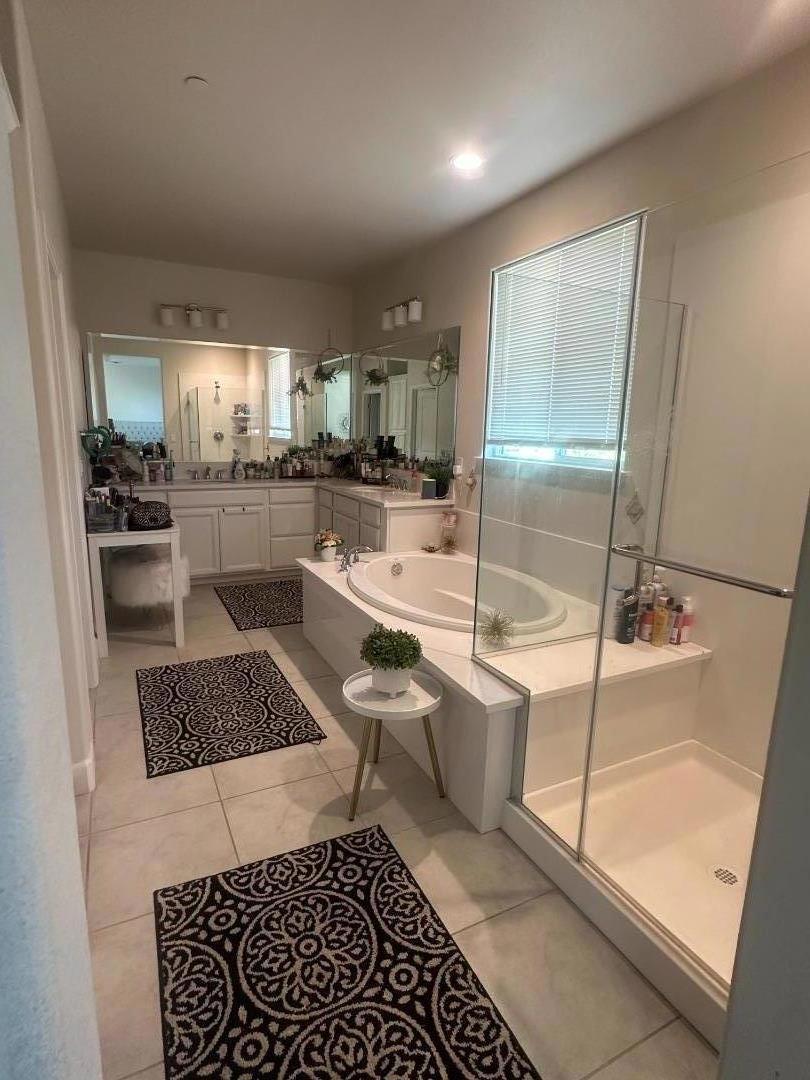 Hollister, California, 95023, United States, 4 Bedrooms Bedrooms, ,3 BathroomsBathrooms,Residential,For Sale,1980715