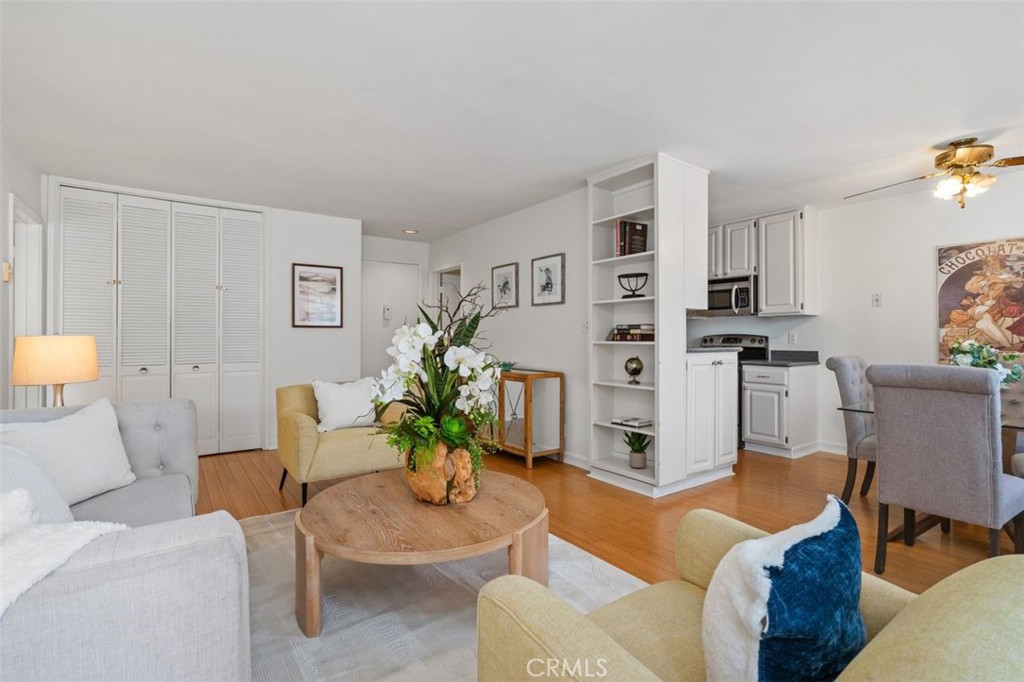 Los Angeles, California, 90025, United States, 2 Bedrooms Bedrooms, ,2 BathroomsBathrooms,Residential,For Sale,1912181