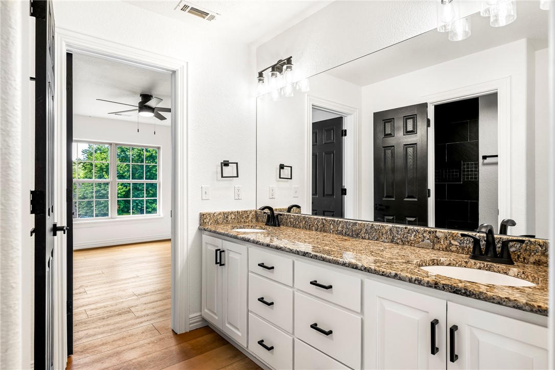 Fayetteville, Arkansas, 72701, United States, 4 Bedrooms Bedrooms, ,3 BathroomsBathrooms,Residential,For Sale,1907520