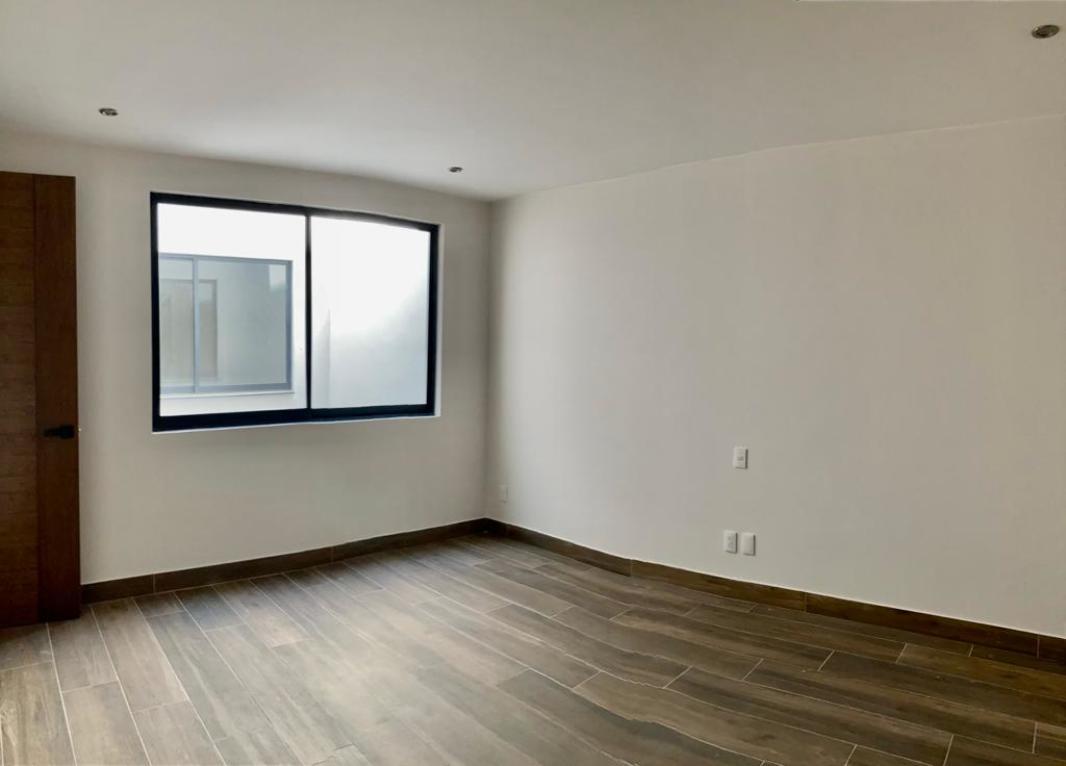 Fuente de Pir?mides, Naucalpan de Juárez, Estado de México, 53950, Mexico, 3 Bedrooms Bedrooms, ,3 BathroomsBathrooms,Residential,For Sale,Fuente de Pir?mides,1444000