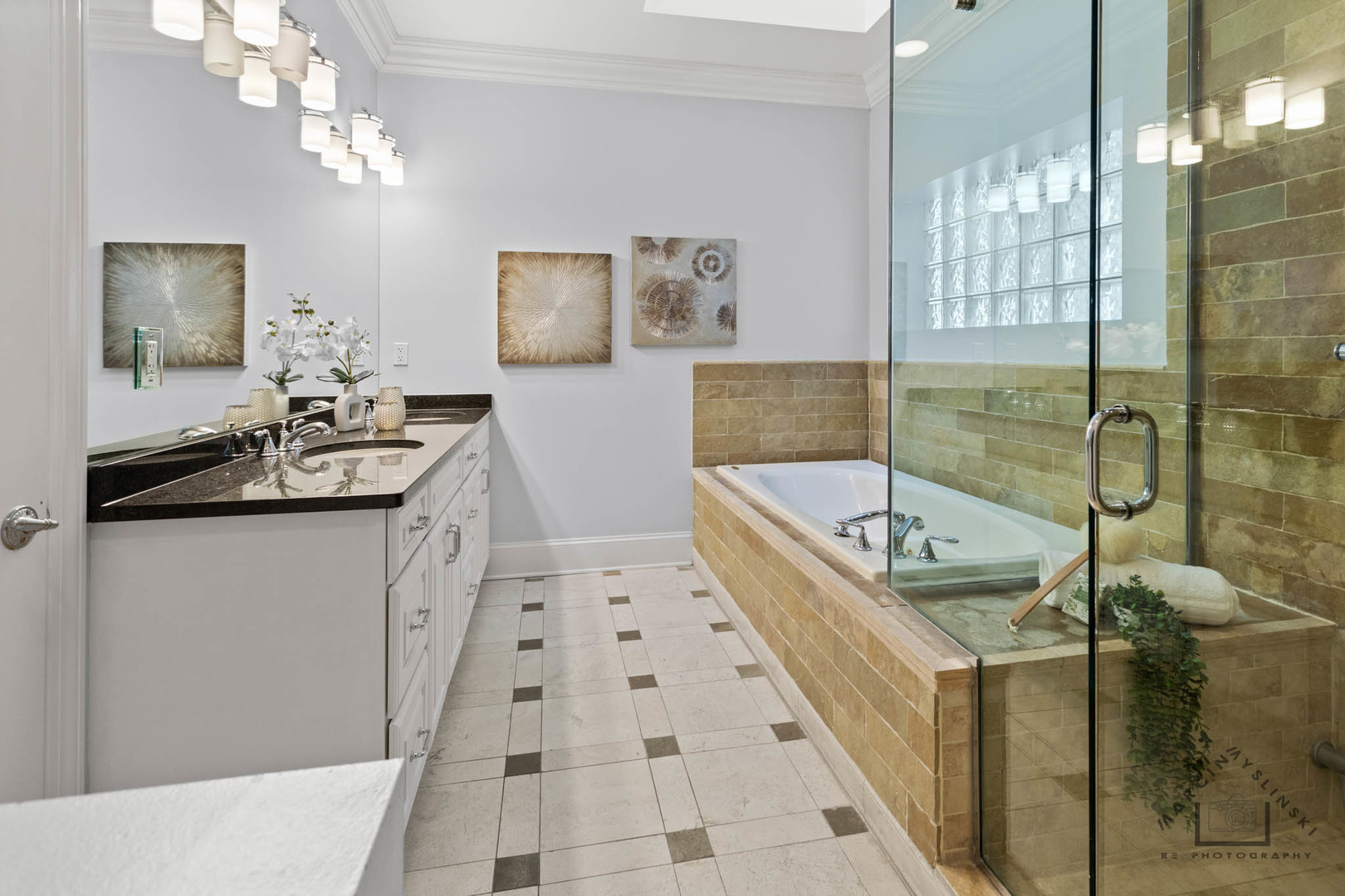 Chicago, Illinois, 60657, United States, 5 Bedrooms Bedrooms, ,4 BathroomsBathrooms,Residential,For Sale,1974505