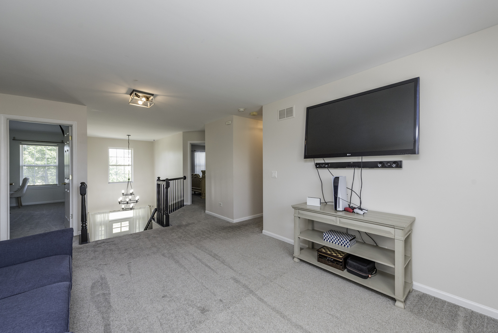 Lindenhurst, Illinois, 60046, United States, 5 Bedrooms Bedrooms, ,3 BathroomsBathrooms,Residential,For Sale,1971263