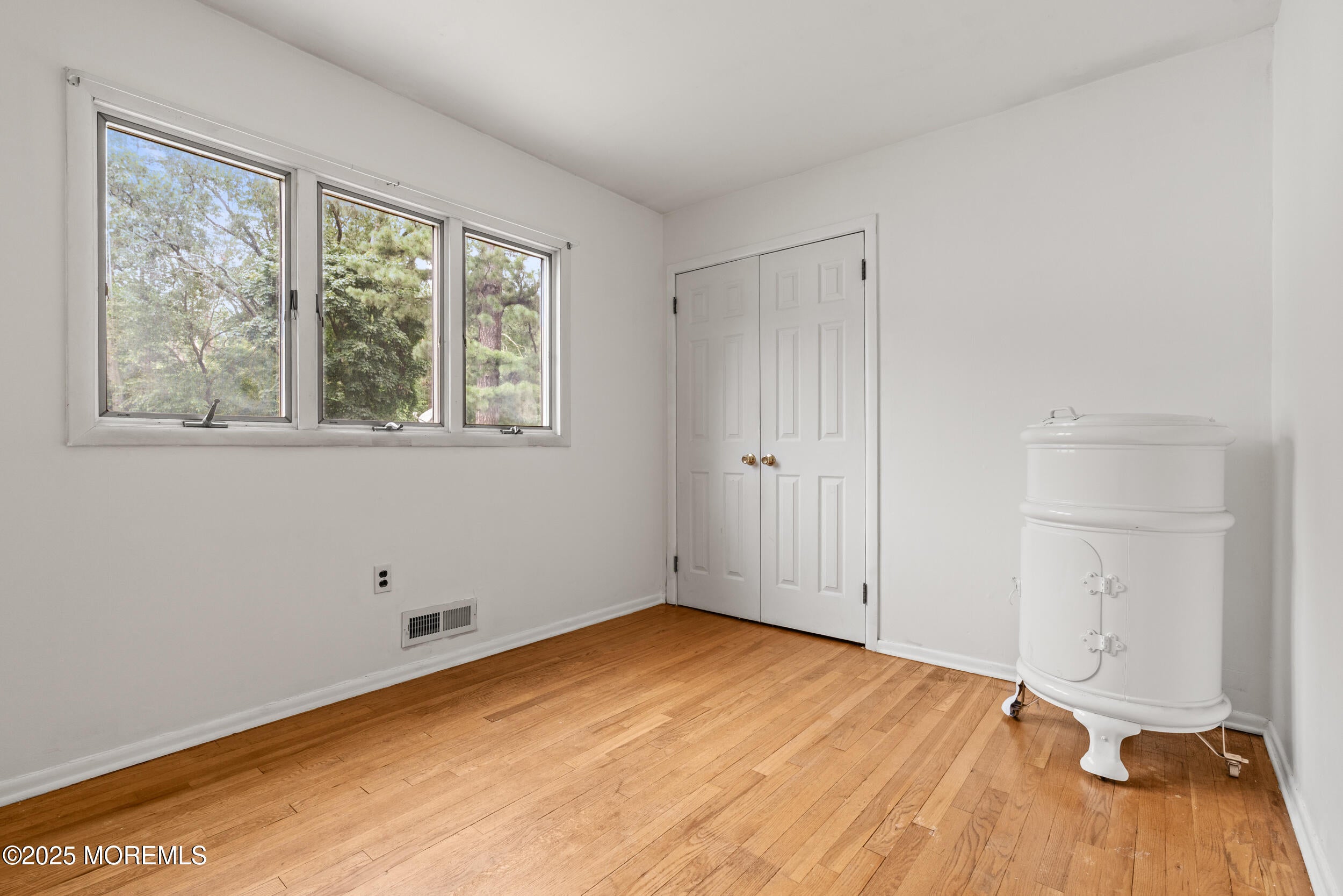Oakhurst, New Jersey, 07755, United States, 3 Bedrooms Bedrooms, ,2 BathroomsBathrooms,Residential,For Sale,1923231