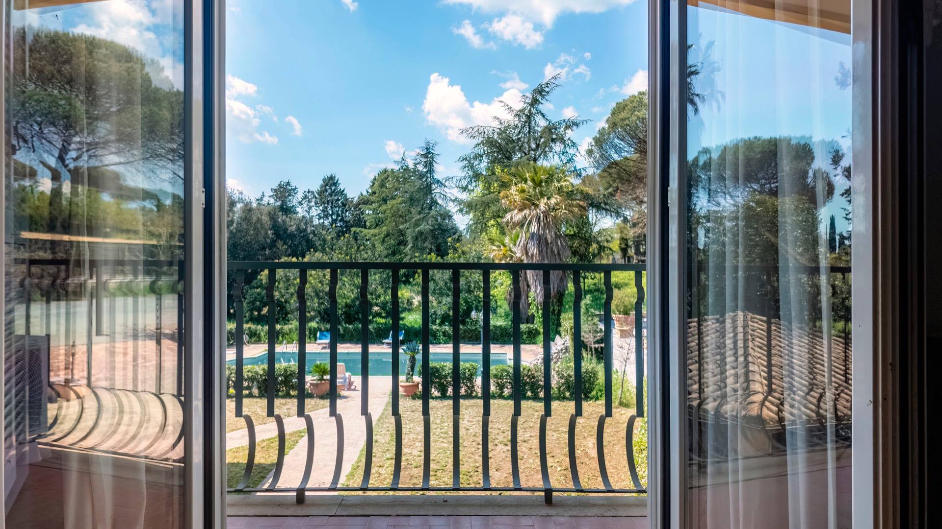 Roma, Roma, 00100, IT, 4 Bedrooms Bedrooms, ,4 BathroomsBathrooms,Residential,For Sale,1932410