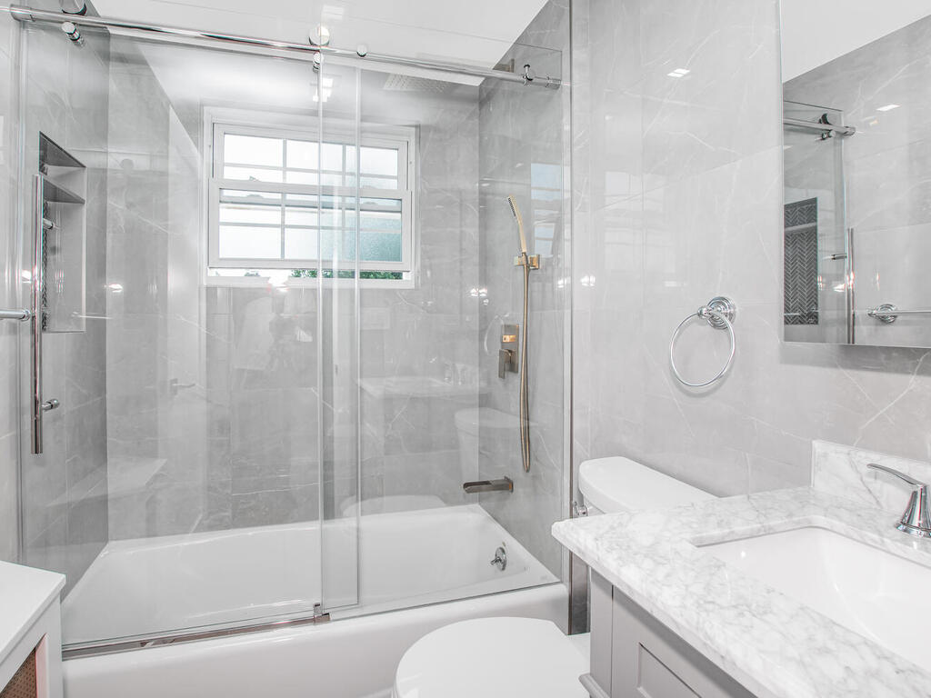 Yonkers, New York, 10701, United States, 6 Bedrooms Bedrooms, ,3 BathroomsBathrooms,Residential,For Sale,1904249