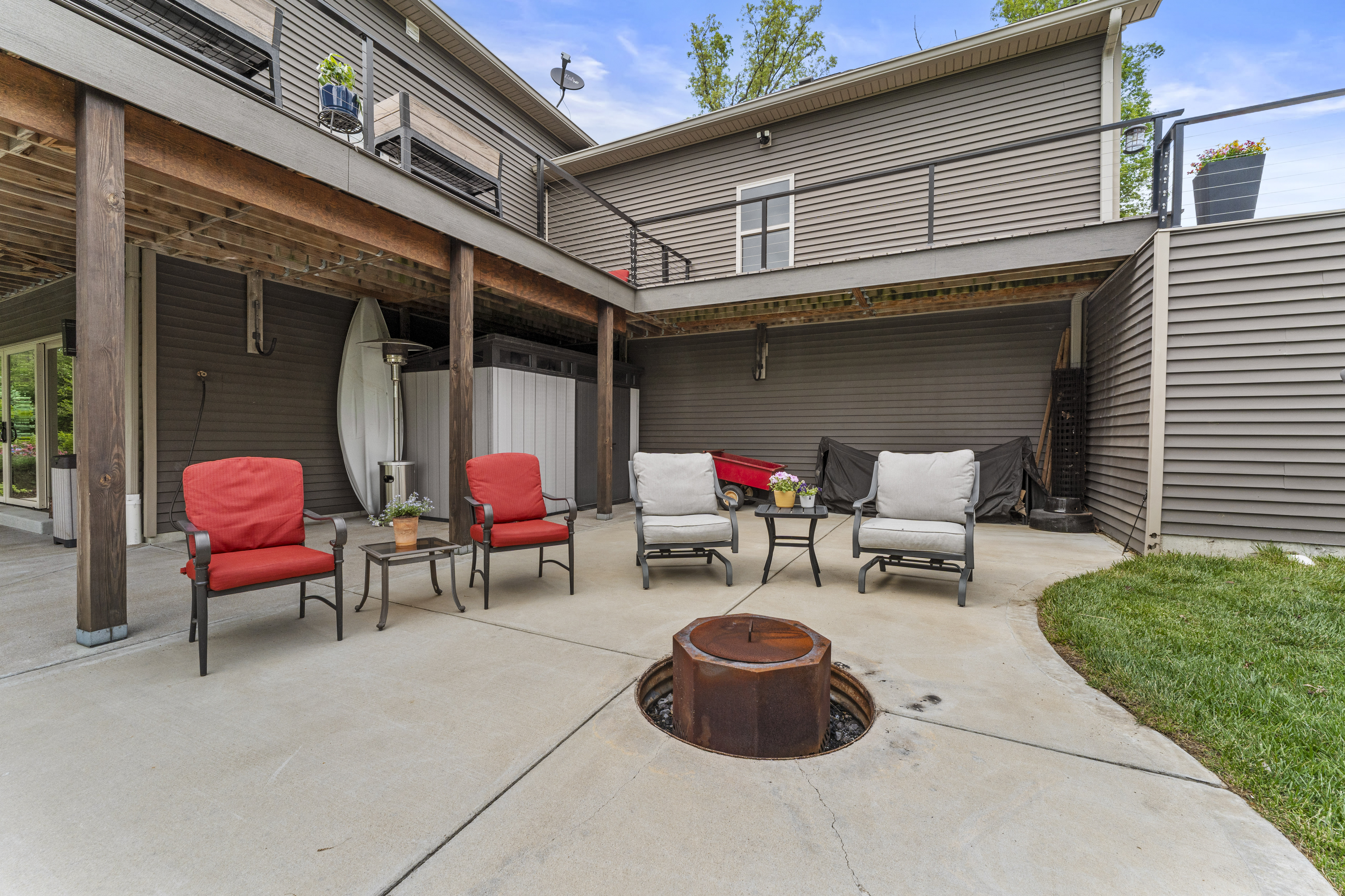  Discover unmatched luxury and versatility in this custom Craftsman-style estate - 物件實景