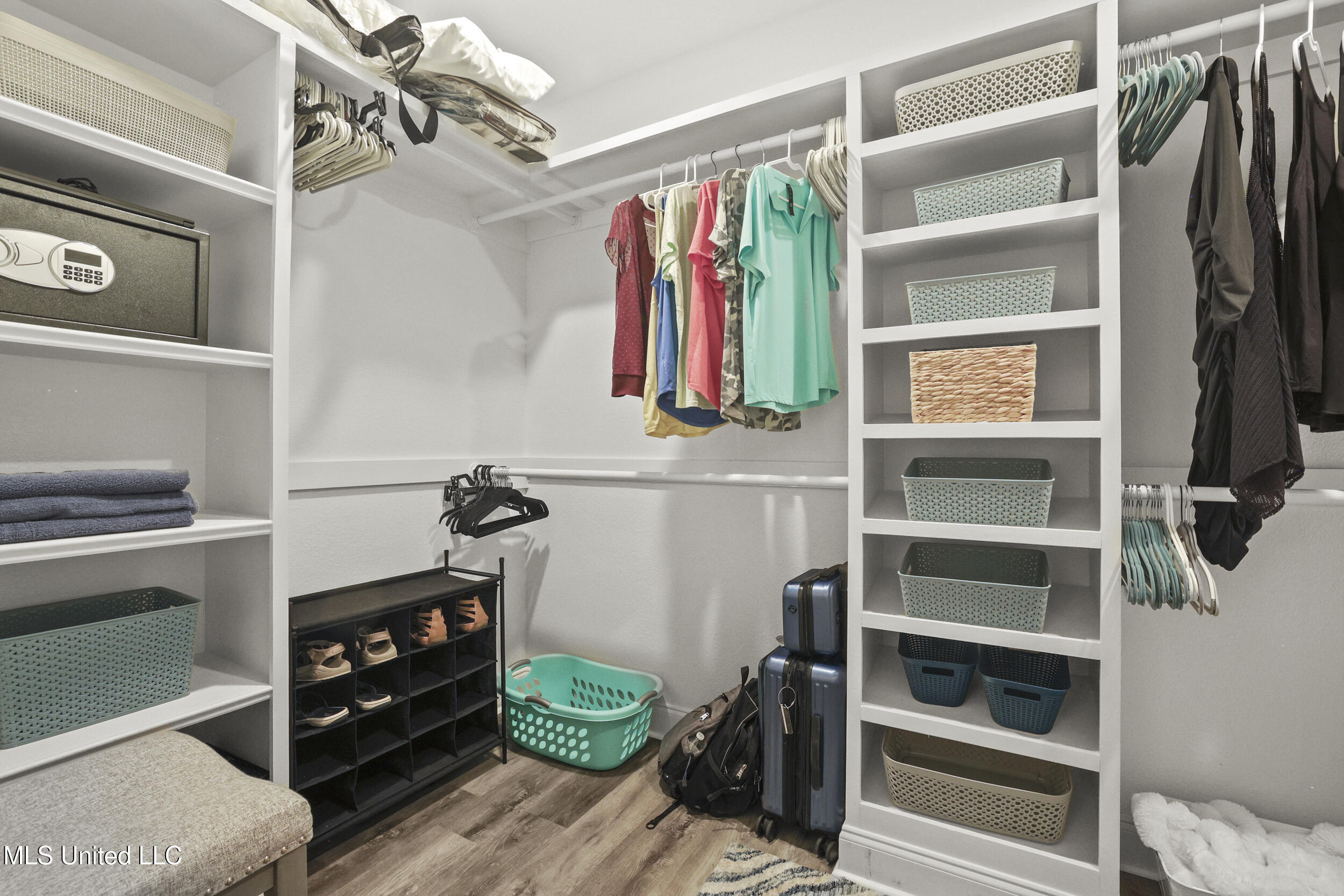 Biloxi, Mississippi, 39531, United States, 3 Bedrooms Bedrooms, ,3 BathroomsBathrooms,Residential,For Sale,1906978