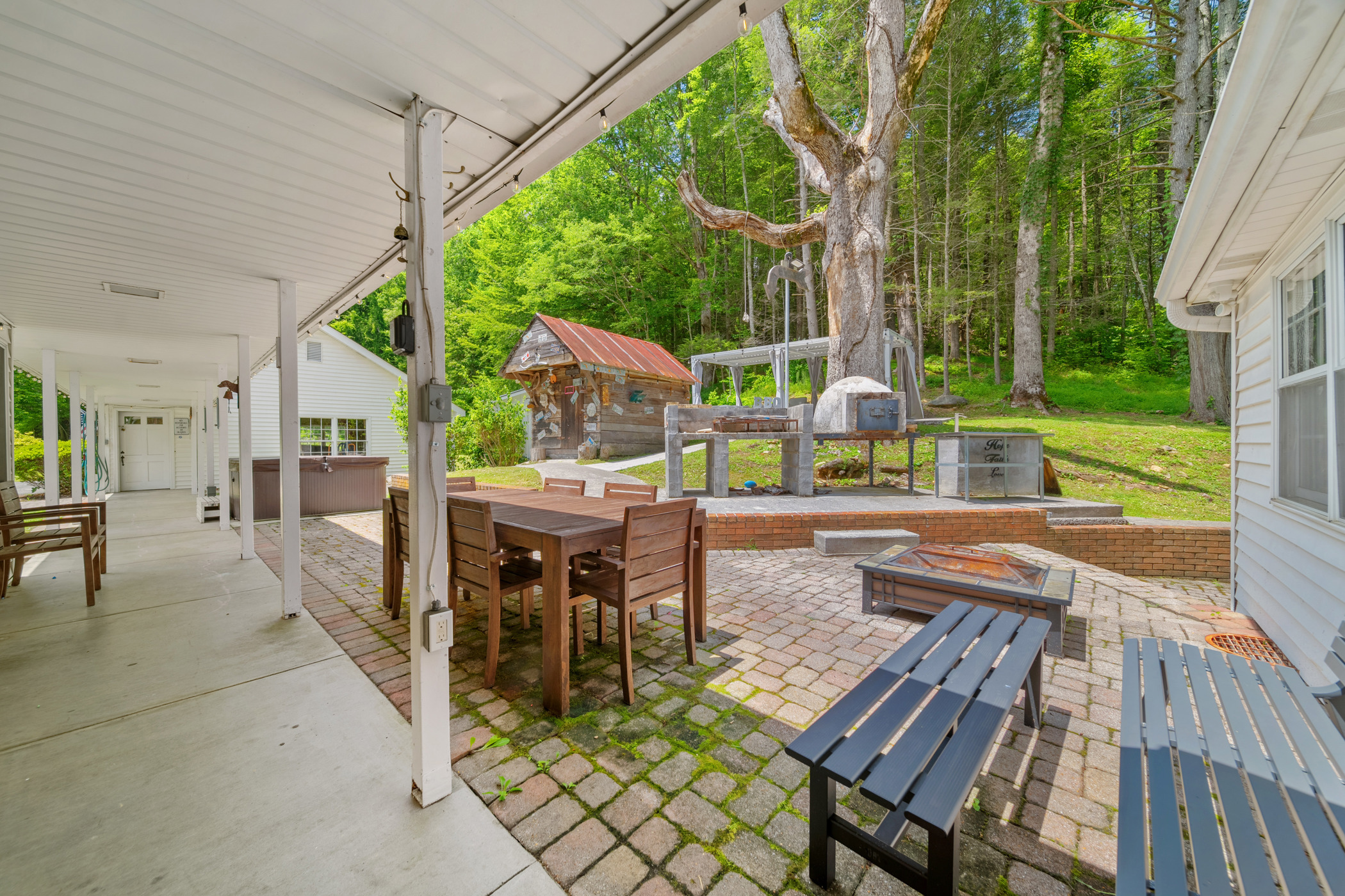 Gatlinburg, Tennessee, 37738, United States, 4 Bedrooms Bedrooms, ,3 BathroomsBathrooms,Residential,For Sale,1974957