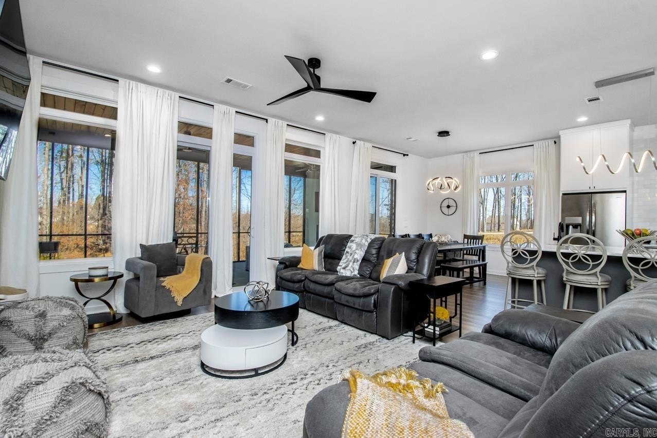 Bryant, Arkansas, 72022, United States, 5 Bedrooms Bedrooms, ,5 BathroomsBathrooms,Residential,For Sale,1978792