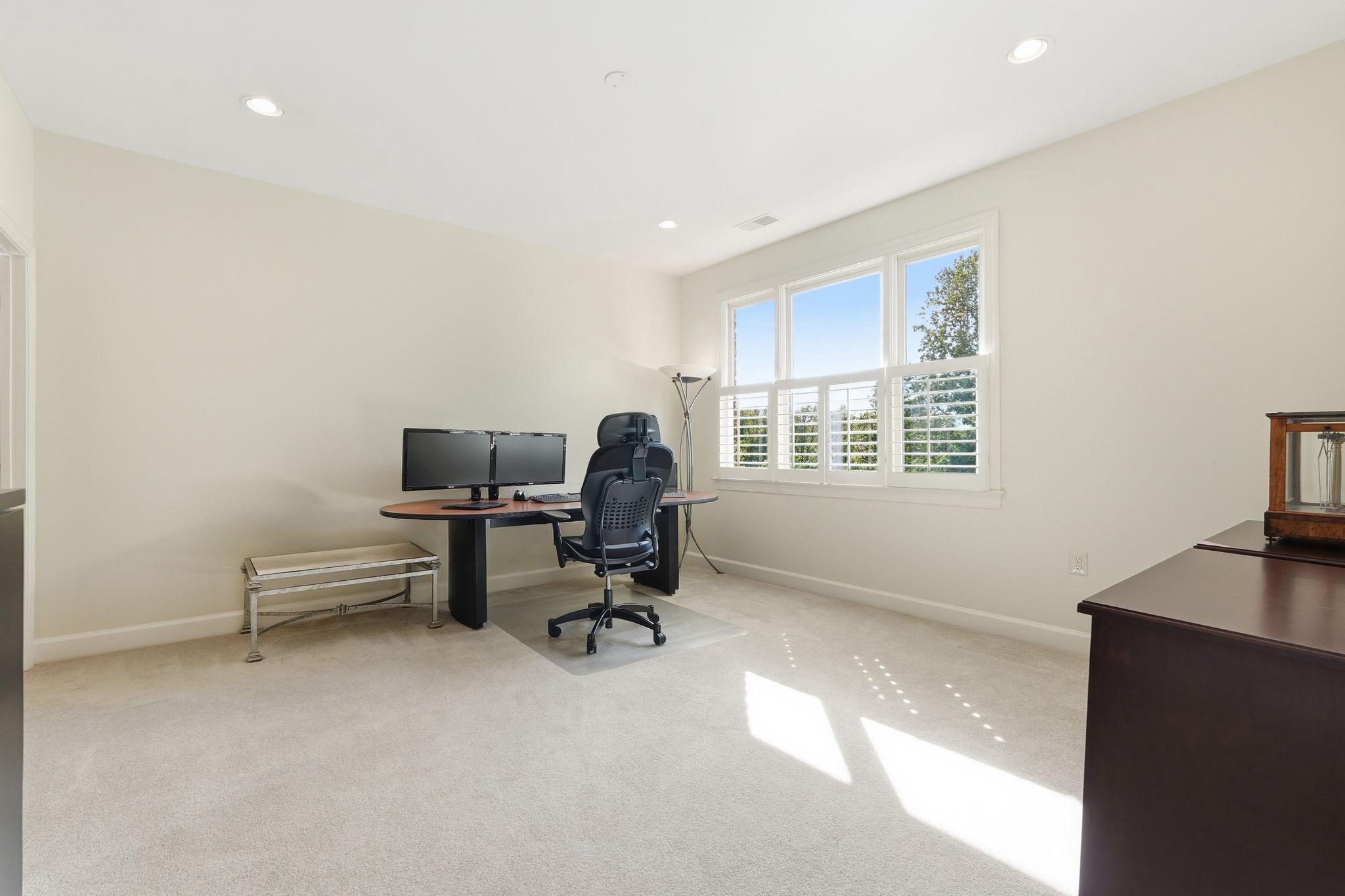  7818 Crownhurst Court, Mclean, VA, 22102 - 物件實景