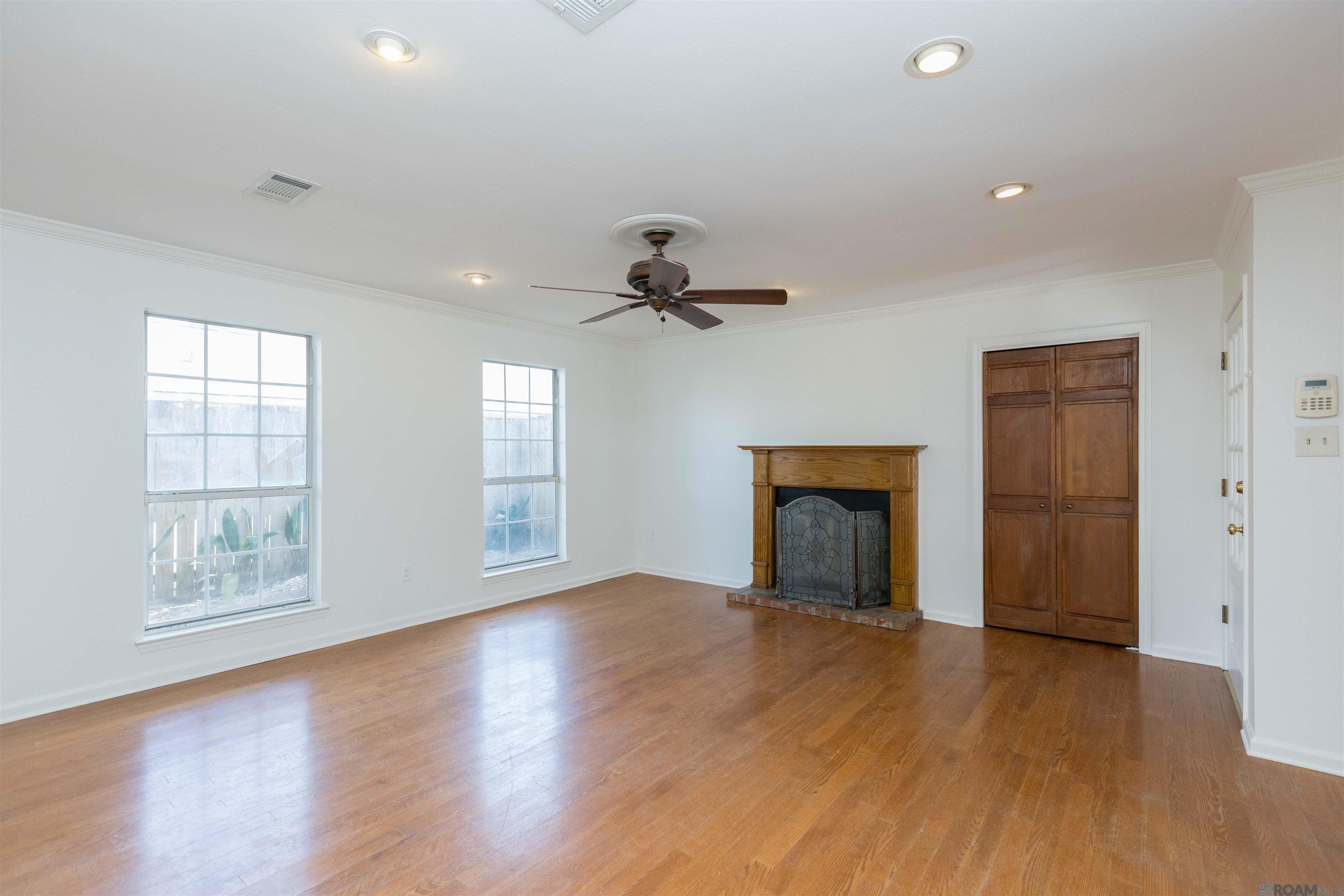 Baton Rouge, Louisiana, 70817, United States, 5 Bedrooms Bedrooms, ,4 BathroomsBathrooms,Residential,For Sale,1984389