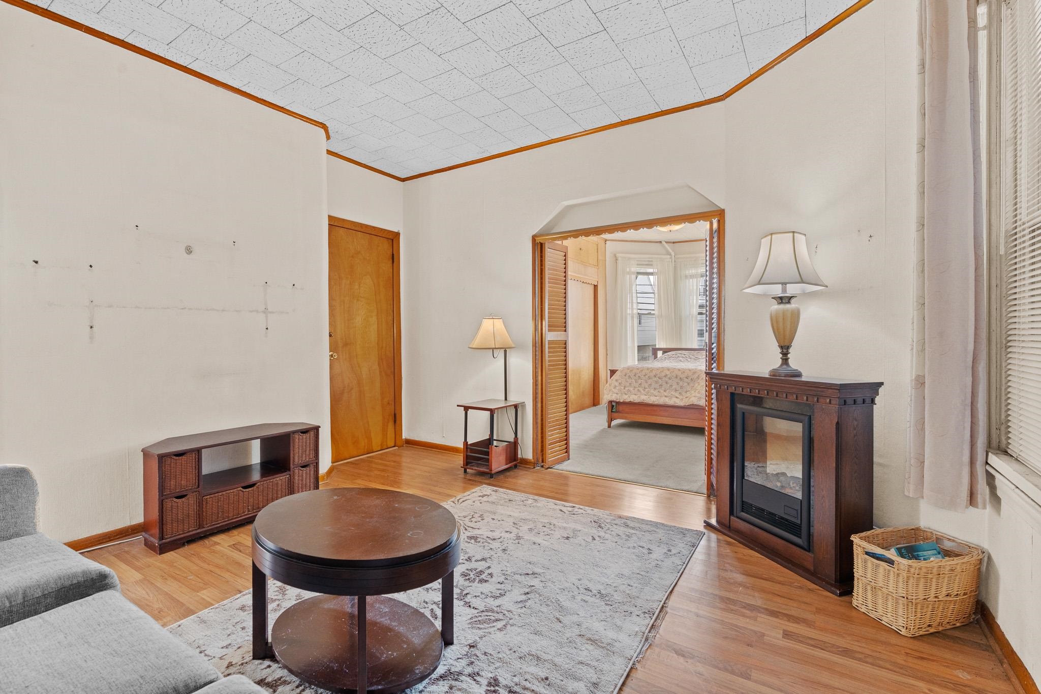 Secaucus, New Jersey, 08094, United States, 3 Bedrooms Bedrooms, ,3 BathroomsBathrooms,Residential,For Sale,1991974