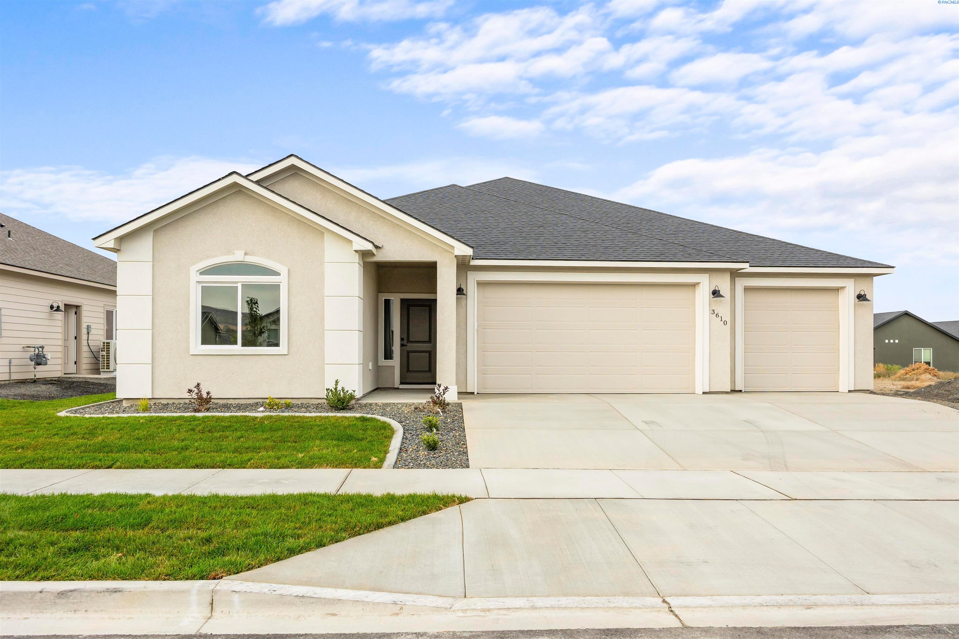 Richland, Washington, 99352, United States, 4 Bedrooms Bedrooms, ,3 BathroomsBathrooms,Residential,For Sale,1980389