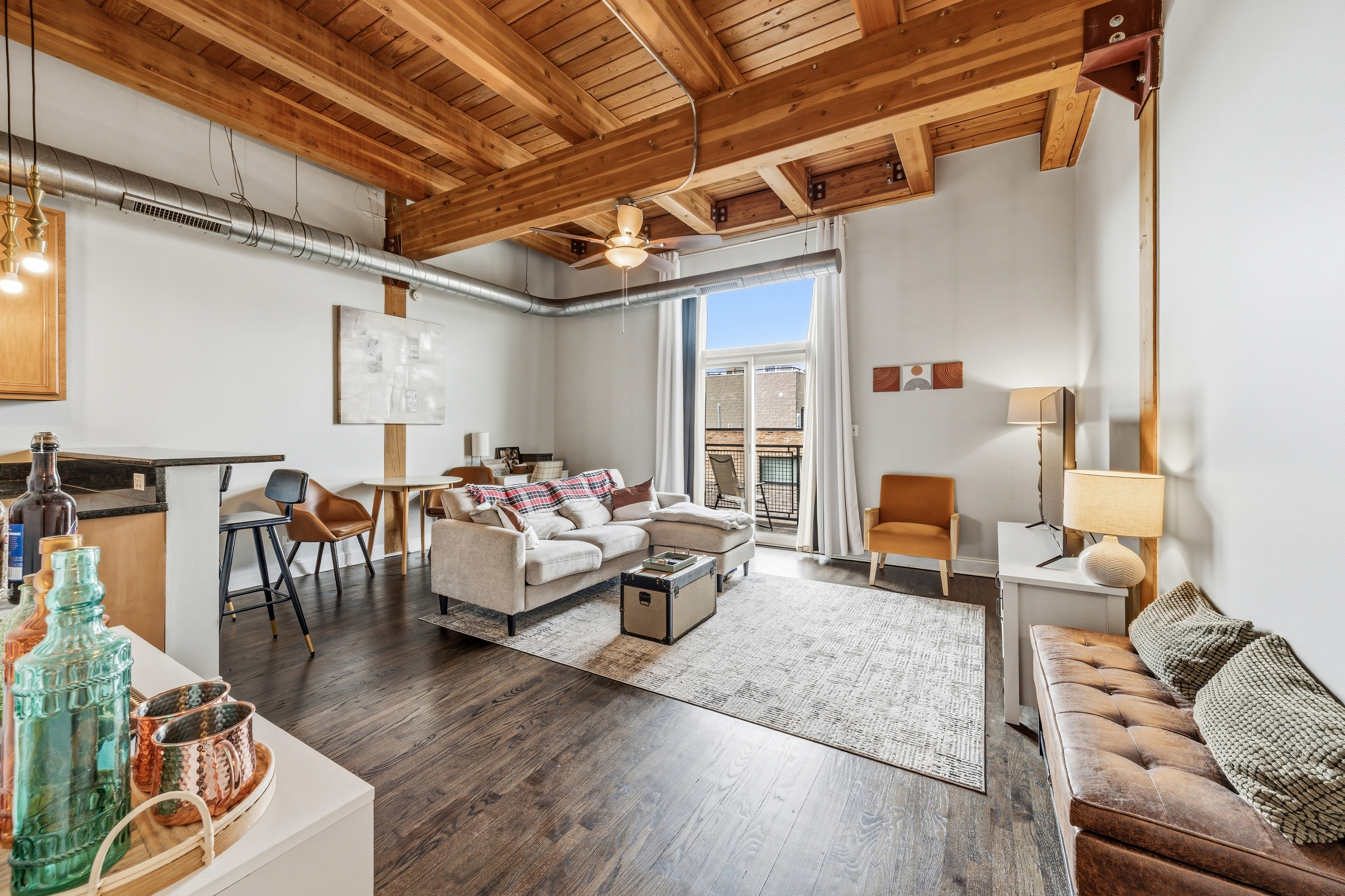  True Timber Loft in a Magical West Town - 物件實景