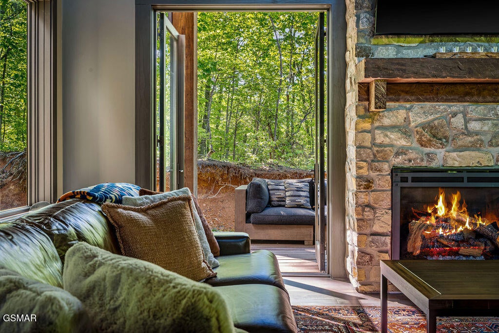 Gatlinburg, Tennessee, 37738, United States, 3 Bedrooms Bedrooms, ,5 BathroomsBathrooms,Residential,For Sale,2034960