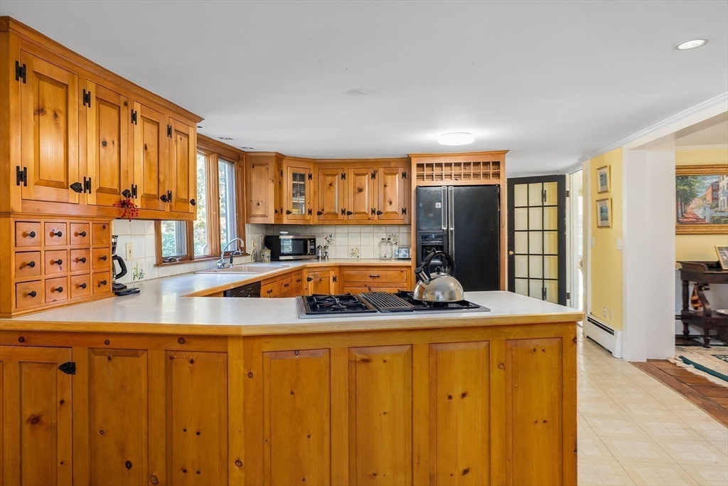 Amesbury, Massachusetts, 01913, United States, 5 Bedrooms Bedrooms, ,4 BathroomsBathrooms,Residential,For Sale,1992950