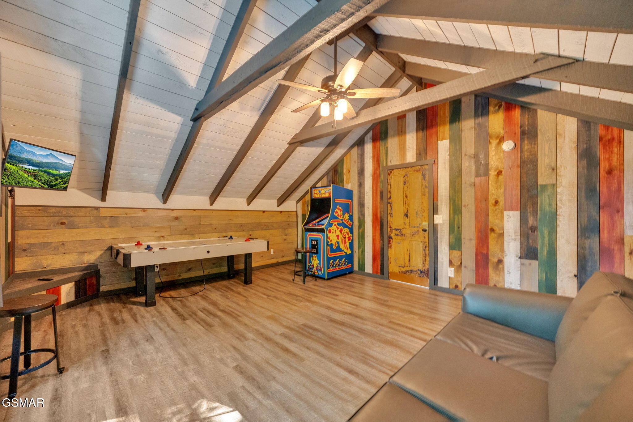 Gatlinburg, Tennessee, 37738, United States, 4 Bedrooms Bedrooms, ,5 BathroomsBathrooms,Residential,For Sale,1921348