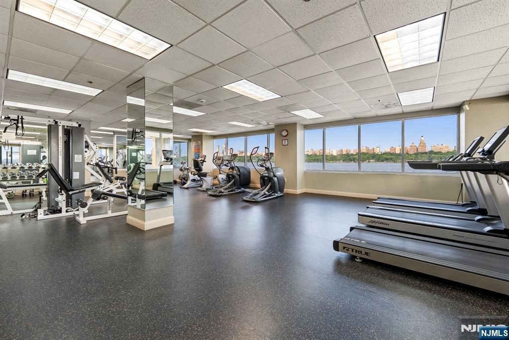 Edgewater, New Jersey, 07020, United States, 2 Bedrooms Bedrooms, ,2 BathroomsBathrooms,Residential,For Sale,1934539