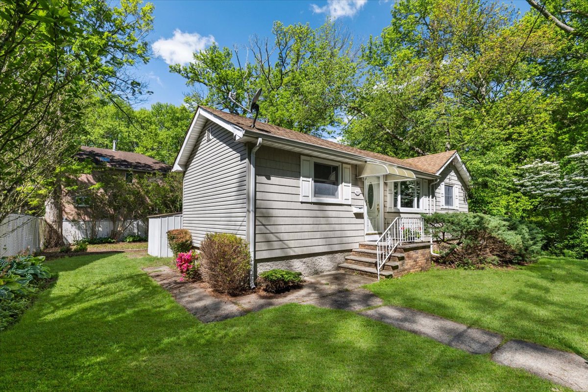 Staten Island, New York, 10312, United States, 2 Bedrooms Bedrooms, ,2 BathroomsBathrooms,Residential,For Sale,1819813