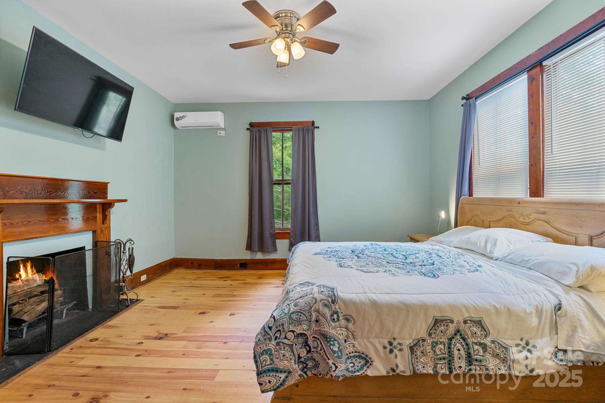 Hendersonville, North Carolina, 28739, United States, 6 Bedrooms Bedrooms, ,5 BathroomsBathrooms,Residential,For Sale,1825253