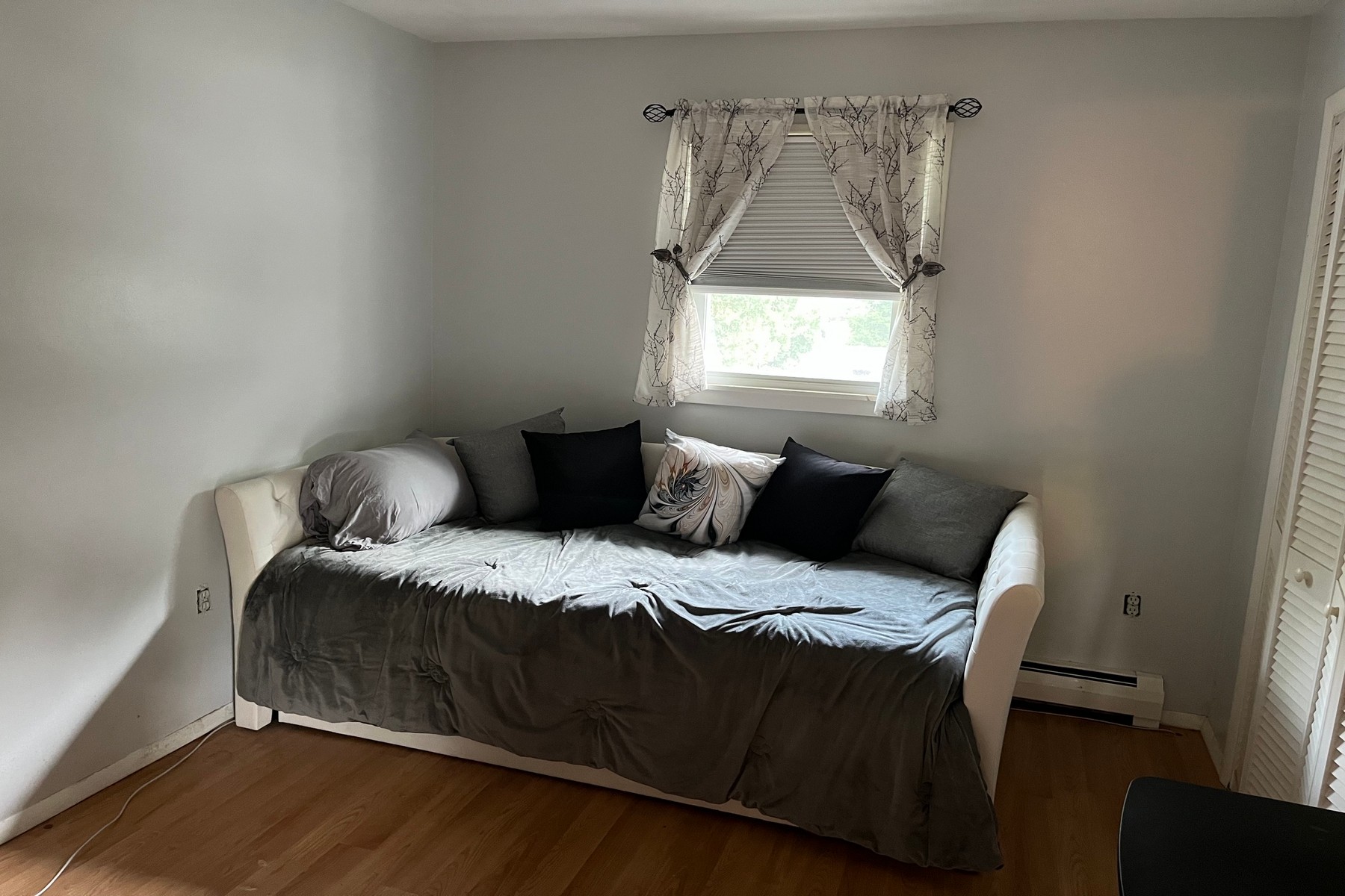  168 Lincoln Avenue - 物件實景