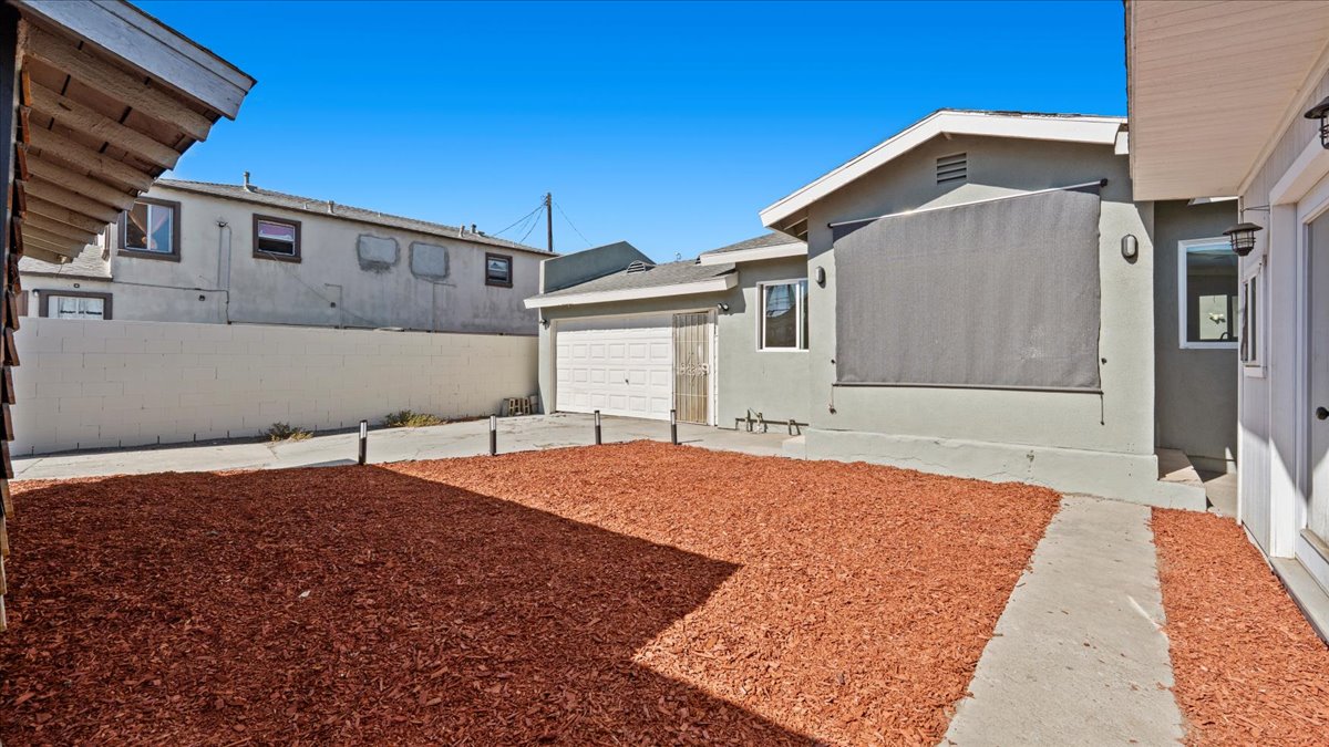 Compton, California, 90220, United States, 3 Bedrooms Bedrooms, ,2 BathroomsBathrooms,Residential,For Sale,1943002
