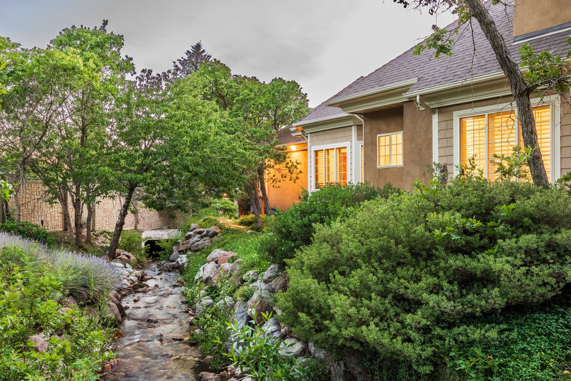  Private Gated Cottonwood Heights Retreat With Seasonal Stream & Mountain views - 物件實景