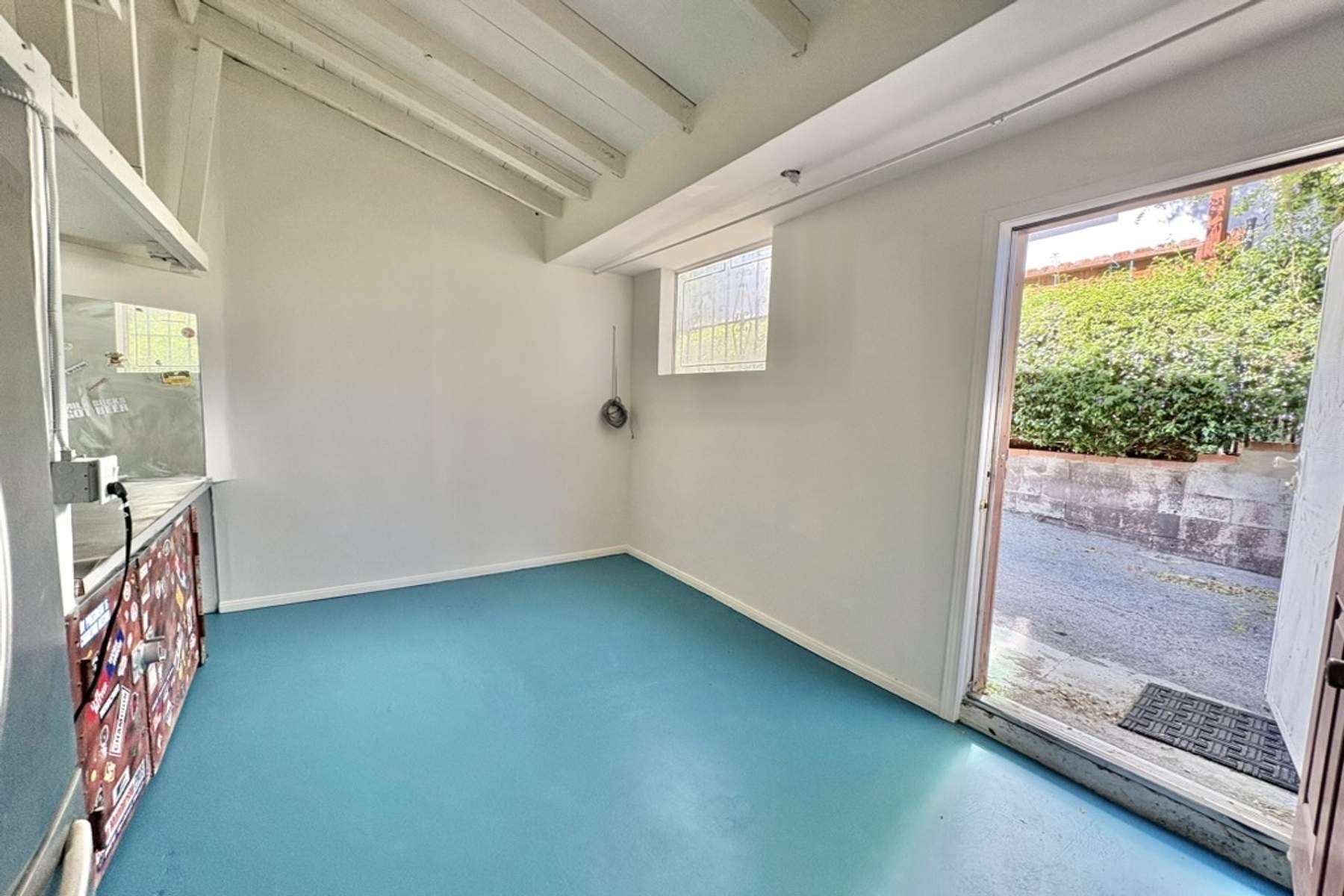  6041 Cleon Avenue - 物件實景