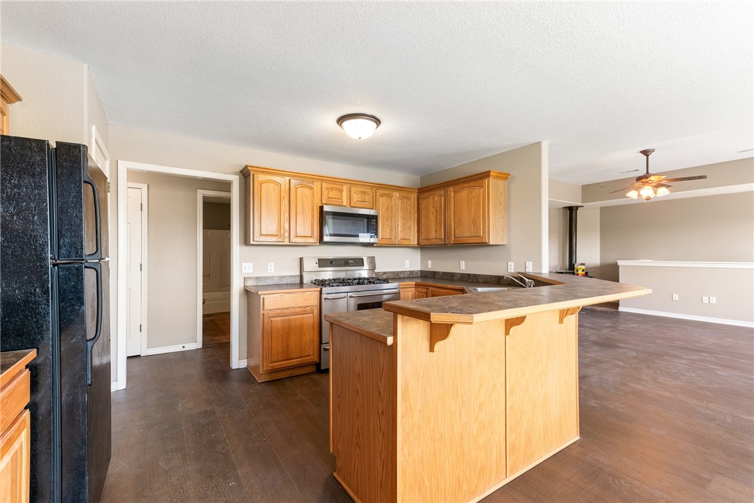 Huntsville, Arkansas, 72740, United States, 3 Bedrooms Bedrooms, ,4 BathroomsBathrooms,Residential,For Sale,1907713