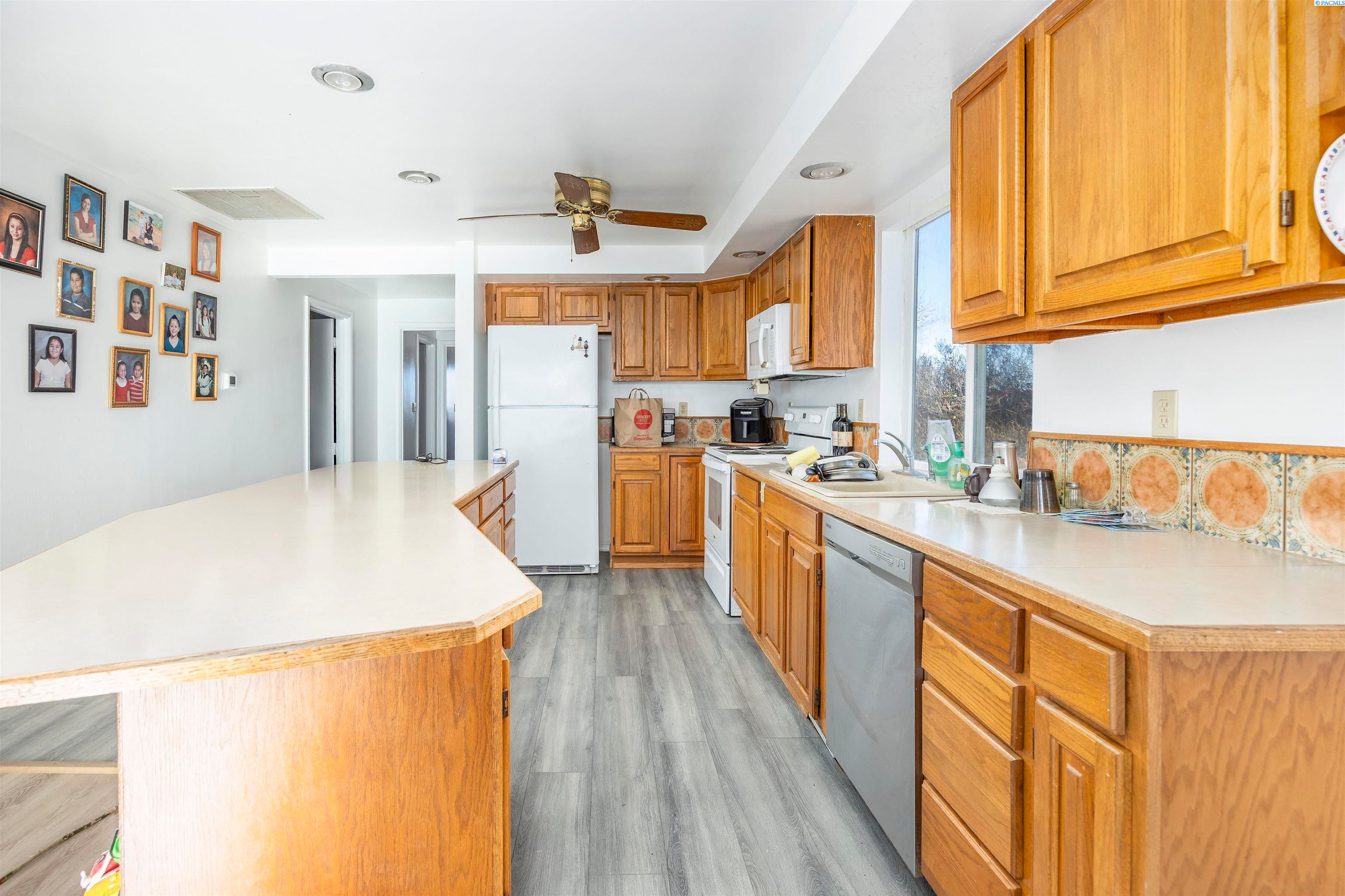 Pasco, Washington, 99301, United States, 2 Bedrooms Bedrooms, ,1 BathroomBathrooms,Residential,For Sale,1997990